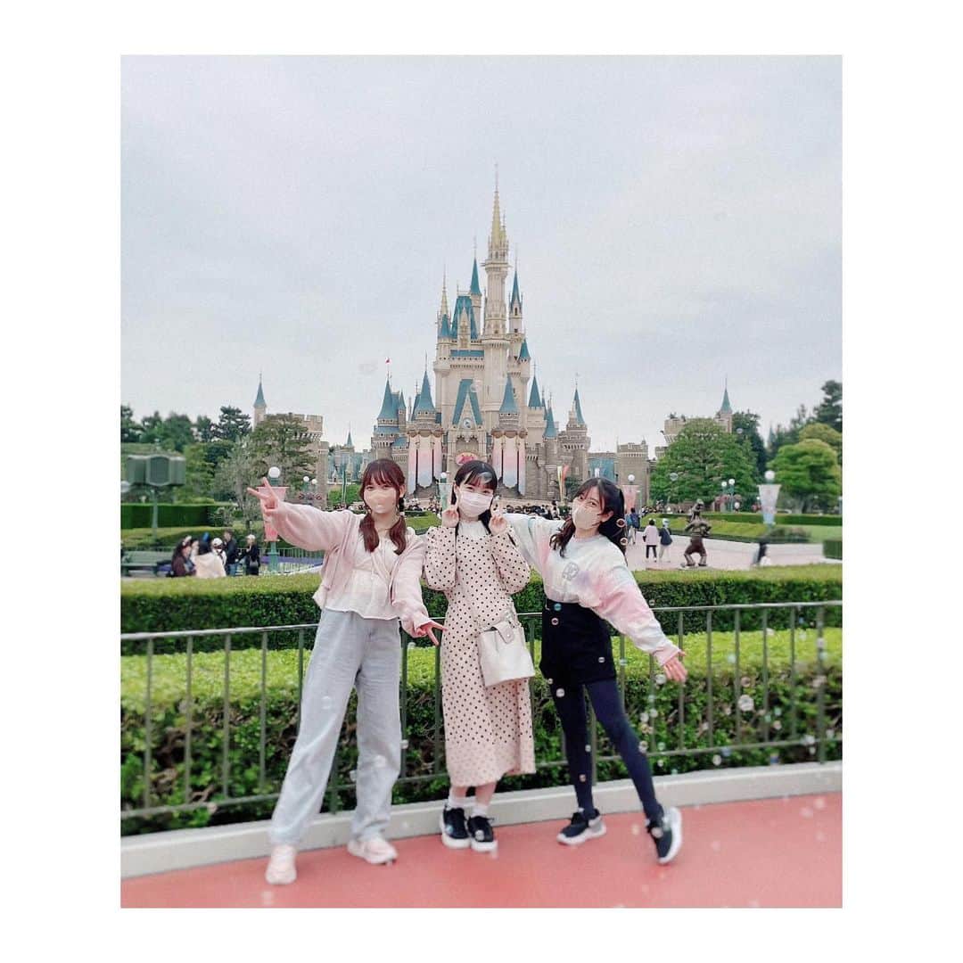 和氣あず未のインスタグラム：「* * 鈴木絵理ぱいせんと長縄まりあちゃんとディズニー✨ * * 普段はよくオンラインで3人でゲームする事多いから このメンバーで夢の国に行けるの嬉しかったなぁ😚 * * トイストーリーホテル超可愛かったです。 戻りたい…あの場所に帰りたい… 次はシーに行くぞー！」