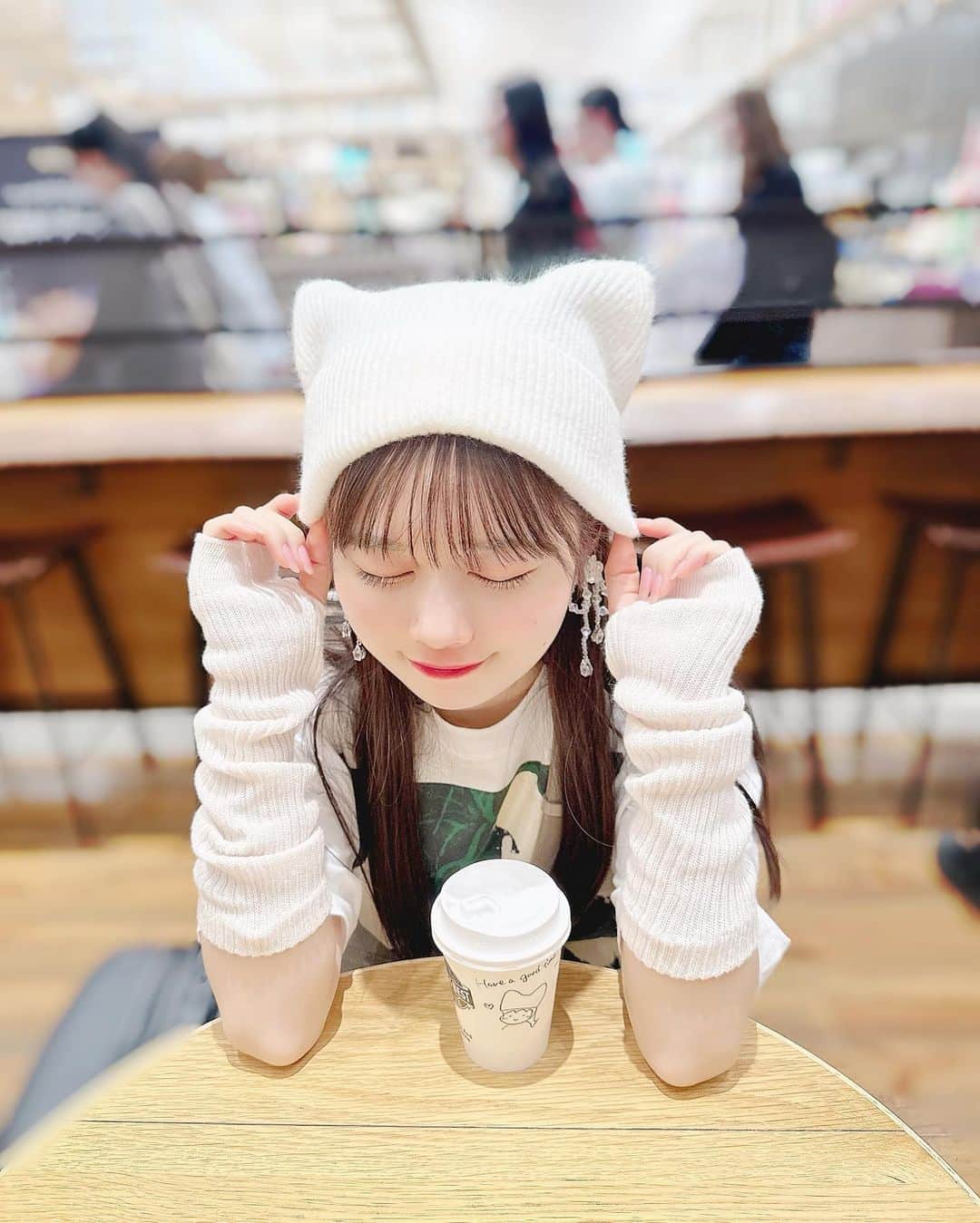 近藤沙瑛子のインスタグラム：「☕️💭   たまたま見つけて買った帽子🐱すぐ被った」