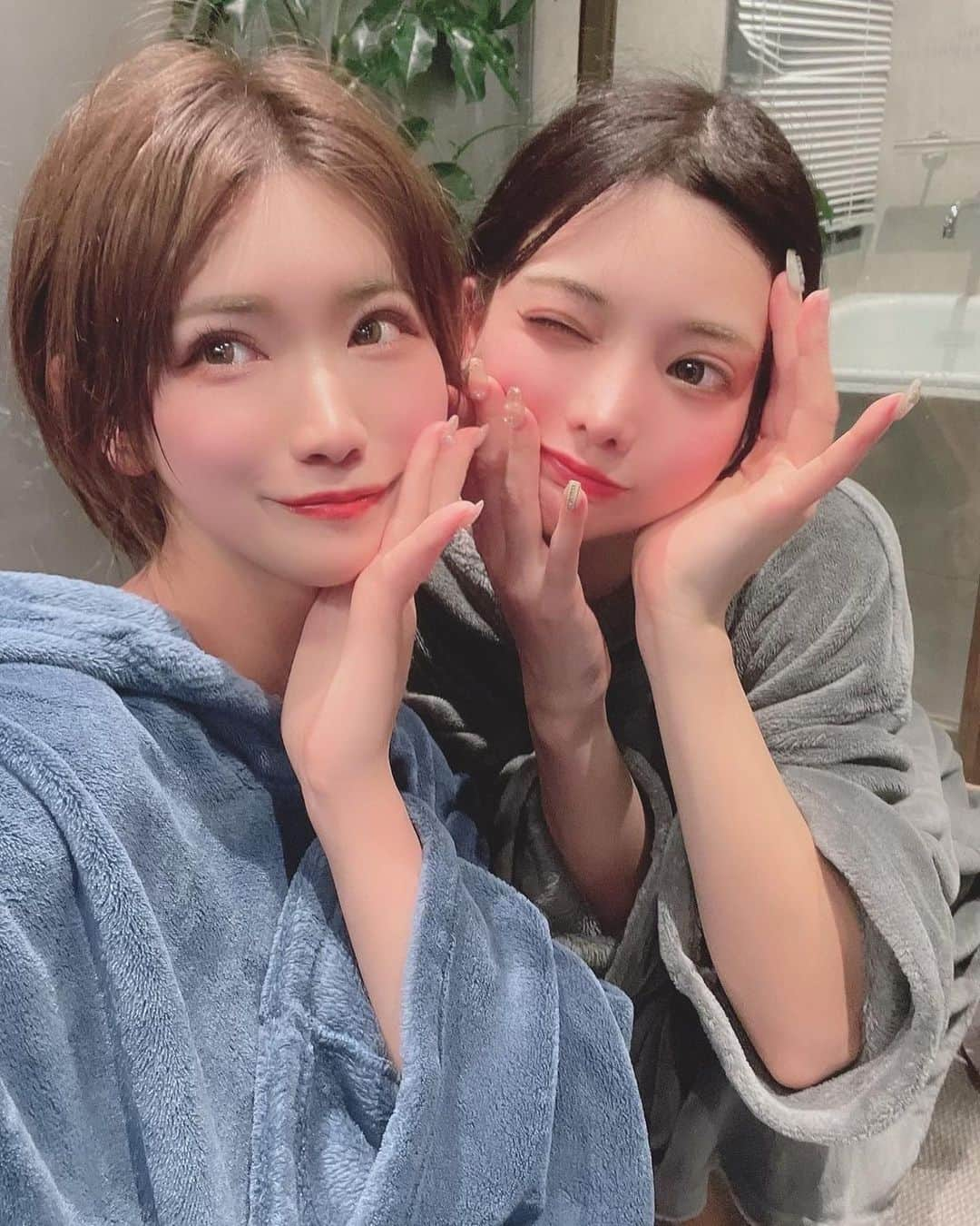 相良ましろさんのインスタグラム写真 - (相良ましろInstagram)「. みゆちゃんと夜サウナ @saunaand_ 🧖‍♀️🌿‬ . サウナアンドコーは2回目だけど ここのサウナはめちゃくちゃととのう✨ ロウリュウ一回しただけで死ぬほど暑くなって最高です🥹 ロウリュウでルイボスティーの香りと水風呂追い氷、内気浴だけど風が吹いててととのい😘 90分めいっぱいサウナ入ったあとにパウダールームで身支度したよ🛁 最後の写真はサウナハット忘れてオスみのましろさん笑 みゆちゃん話しやすい&居心地よすぎて時間が秒で過ぎていく🥹 今月末も2人の予定が…楽しみだなぁ🐶💓 いつも仲良くしてくれてありがとう💙 . . #サウナ #サウナアンドコー #saunaandco #蔵前サウナ #浅草サウナ  #都内サウナ #個室サウナ #プライベートサウナ #サウナ好きな人と繋がりたい #サウナイキタイ  #サ活 #サ活女子 #サウナー #水着美女 #グラビアアイドル #ショートカット #ビジョビ #女子力向上委員会 #女子力向上計画 #shorthair #cosplay #cosplayer #gravure #shortcut #shorthair #instagood #selfie #kawaiigirl #japanesegir」5月9日 13時40分 - mashiro_sagara