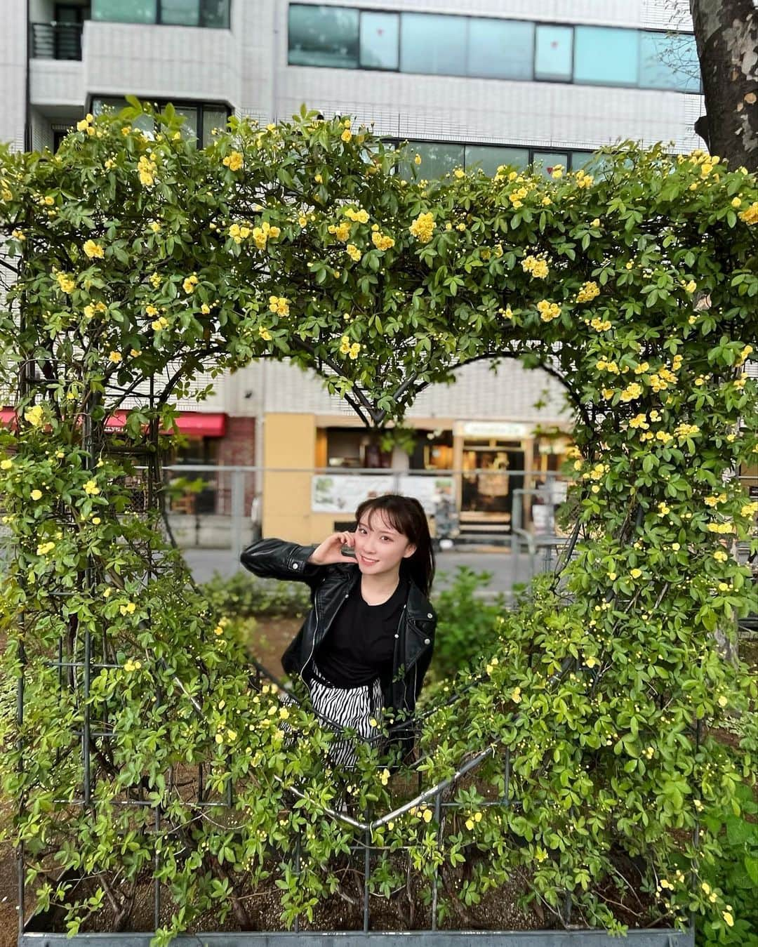 高瀬くるみさんのインスタグラム写真 - (高瀬くるみInstagram)「.     💛 　 　 　 Photo by 妹ちゃん 　 #BEYOOOOONDS #雨ノ森川海 #helloproject #高瀬くるみ #ハート #黄色 #お花 #フォトスポット #的なところで #撮ってみた #ポニーテール #強め女子 #くるみんインスタ映え計画」5月9日 14時30分 - kurumi_takase.official