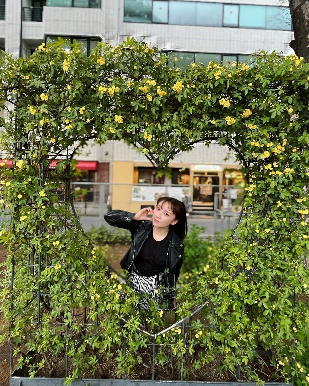 高瀬くるみさんのインスタグラム写真 - (高瀬くるみInstagram)「.     💛 　 　 　 Photo by 妹ちゃん 　 #BEYOOOOONDS #雨ノ森川海 #helloproject #高瀬くるみ #ハート #黄色 #お花 #フォトスポット #的なところで #撮ってみた #ポニーテール #強め女子 #くるみんインスタ映え計画」5月9日 14時30分 - kurumi_takase.official