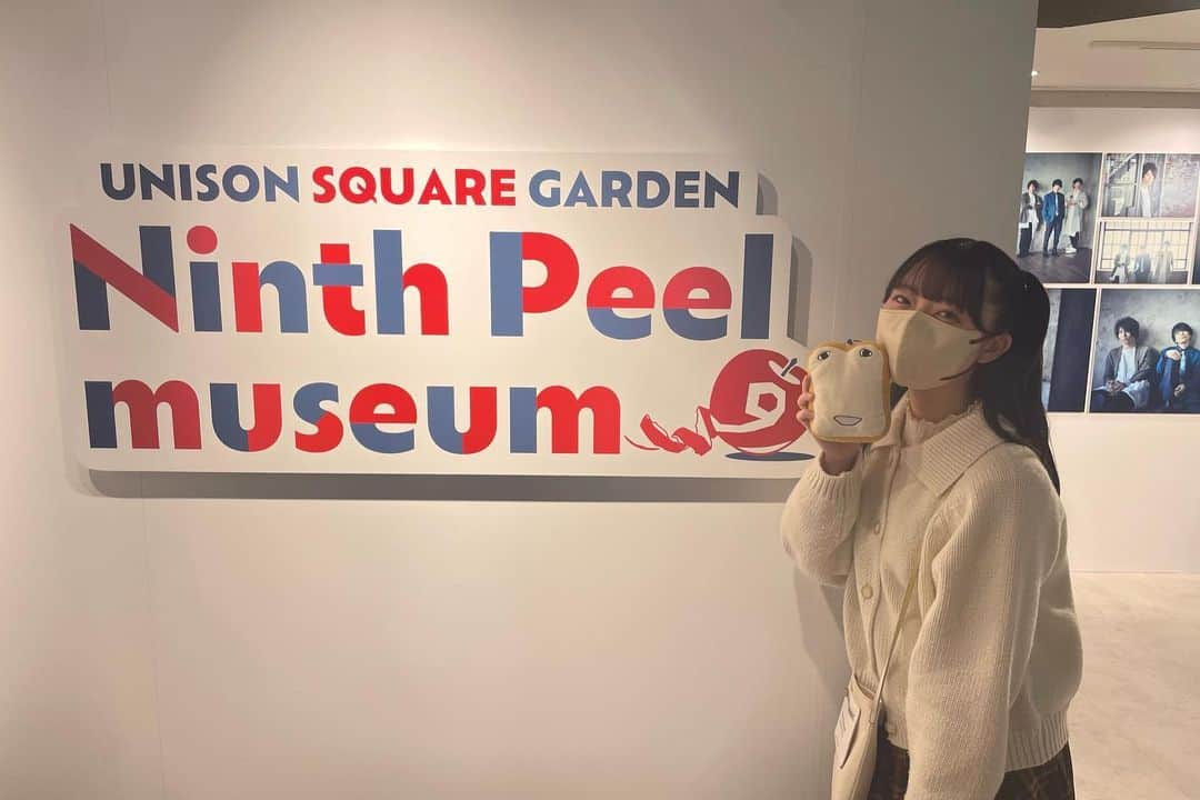 今村美月さんのインスタグラム写真 - (今村美月Instagram)「先日 UNISON SQUARE GARDENさんの Ninth Peel museam に行きました🍎  行けて良かった🥹幸せ空間でした 舞羽ちゃんがついてきてくれたよ🫶🏻  ユニゾンさんを好きになって 8年くらいが経とうとしています どんなに歳月を経ても いつもワクワクさせてくれる そんなパフォーマーに なりたいなって私も思います！  Ninth Peel 聴いてみてね🐇  皆さんのおすすめの音楽も教えて〜！  #unisonsquaregarden #ninthpeelmuseum  #フィルムカメラ #ふぃるむカメラ  #ふぃるむ写真 #filmcamera」5月9日 14時23分 - immr_mitsuki