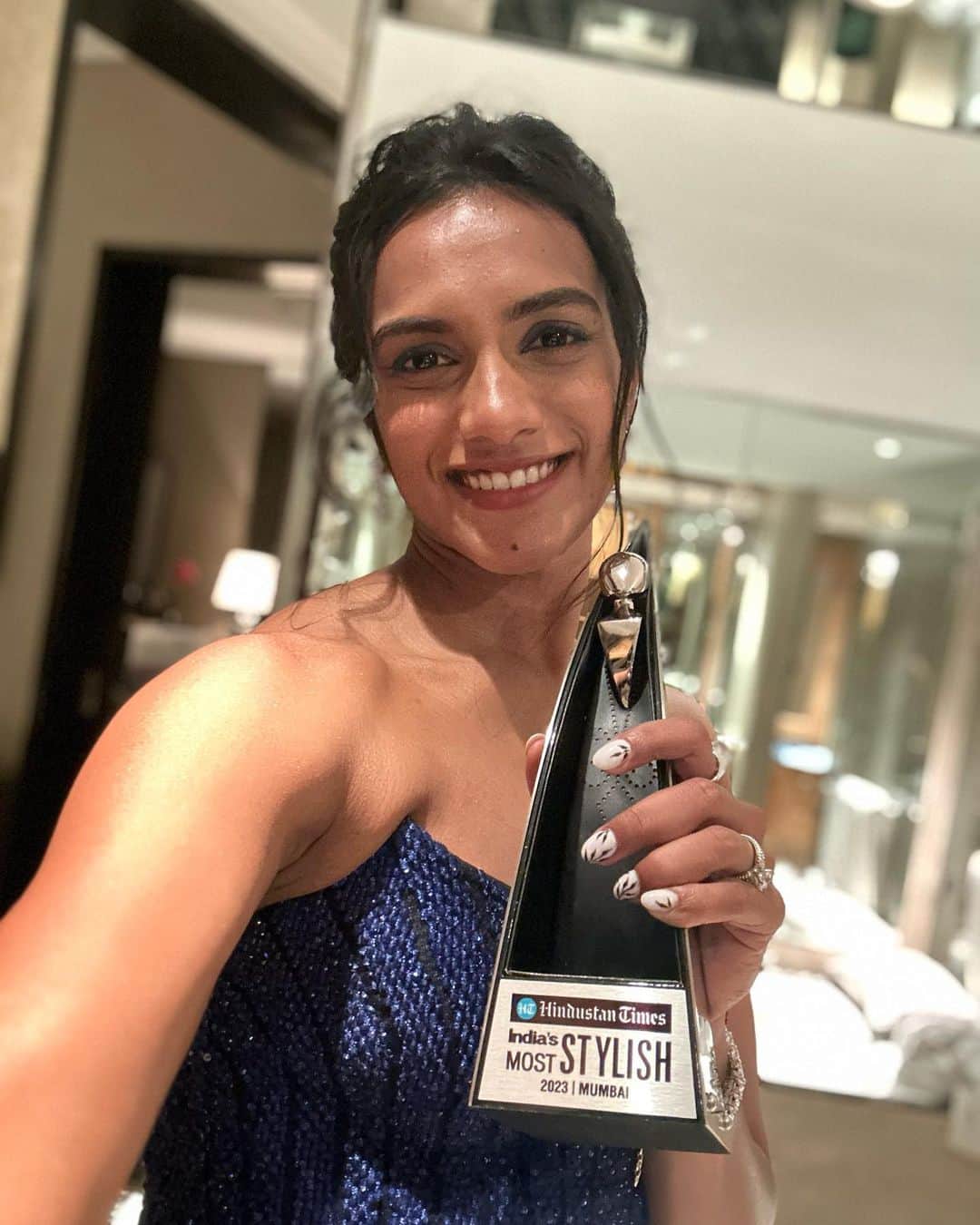 シンドゥ・プサルラさんのインスタグラム写真 - (シンドゥ・プサルラInstagram)「Thank you @htcity @hindustantimes for honouring me with india’s  most stylish sports personality 🥰 #htcity #stylishsportspersonality #feelinggreat #htawards #✨  . . . .  Outfit - @namratajoshipura Hnm- @chrissybaps  Jewellery - @ishhaara @ascend.rohank @mozaati @hybajewels Styled by - @bornaliicaldeira Assisted by - @niddhii_jain」5月9日 14時58分 - pvsindhu1