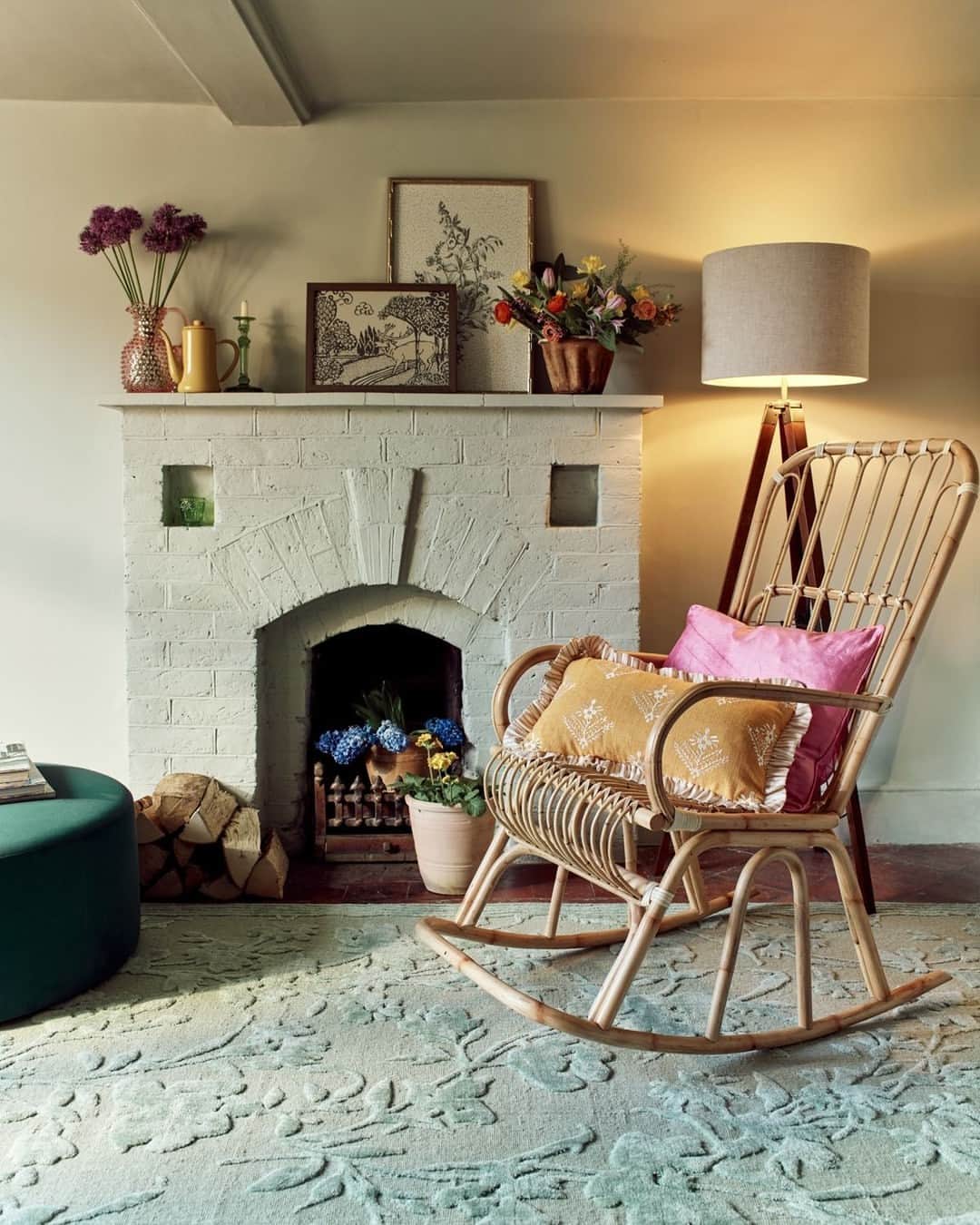 ローラアシュレイのインスタグラム：「Cosy corners, eclectic prints and inviting textures work together in this beautiful collection, whilst eye-catching furniture shapes mix with vintage prints to create a modern twist on the traditional country theme.⁣ ⁣ 🔎 Rocking chair⁣ 🔎 Rye Rug in Green⁣ 🔎 Nigella Cushion in Peony Pink⁣ 🔎 Lady Fern Feather Filled Cushion⁣ 🔎Denford Large Stool in Annaely Velvet Fern⁣ 🔎 Picardie Framed Print⁣ 🔎 Trecastle Framed Print⁣ 🔎 Burdale Tripod Floor Lamp Base」