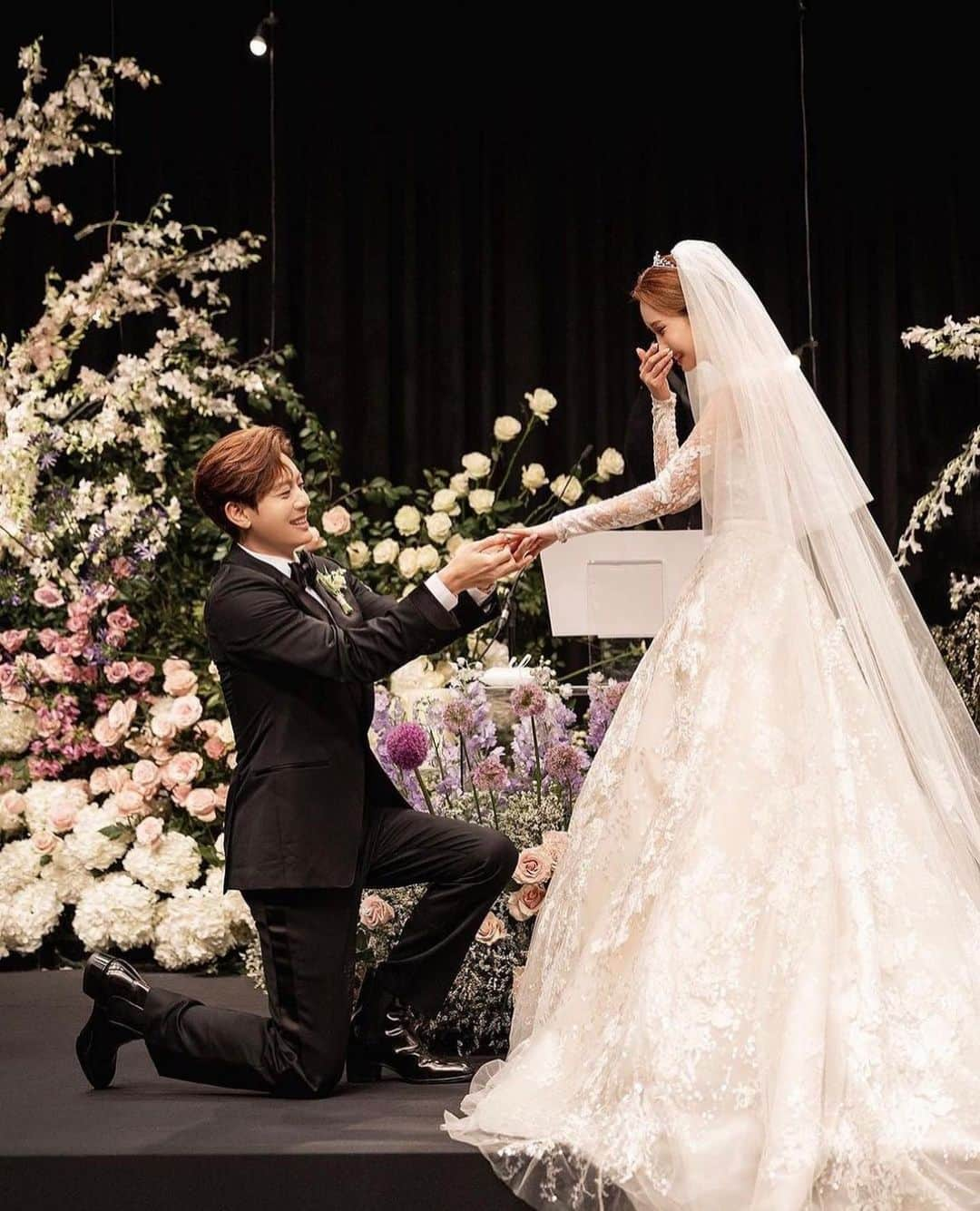 SOYOO BRIDALさんのインスタグラム写真 - (SOYOO BRIDALInstagram)「.  너무나 예쁘고 따뜻한 다해씨와 세븐씨의 웨딩을 준비할 수 있어 행복했습니다. 두분의 새로운 앞날에 축복과 기쁨이 가득하기를 진심으로 기원할게요 🎉 @leedahey4eva 🤍 @se7enofficial   [ SOYOO BRIDAL x Elie Saab ]🏷️  [ SOYOO BRIDAL x Giambattista Valli ] 🏷️ [ SOYOO BRIDAL x George Hobeika ]🏷️    #감동과즐거움이가득했던 #완벽했던결혼식 #레전드신랑입장 #천사같았던신부님 #모두의축제였던밤 ✨#이다해 #세븐 #해븐결혼식 #소유브라이덜 #꿈의엘리사브 #지암바티스타발리 #조르쥬호베이카 #신라호텔다이너스티 #2023may06 🌿」5月9日 15時03分 - soyoobridal_official