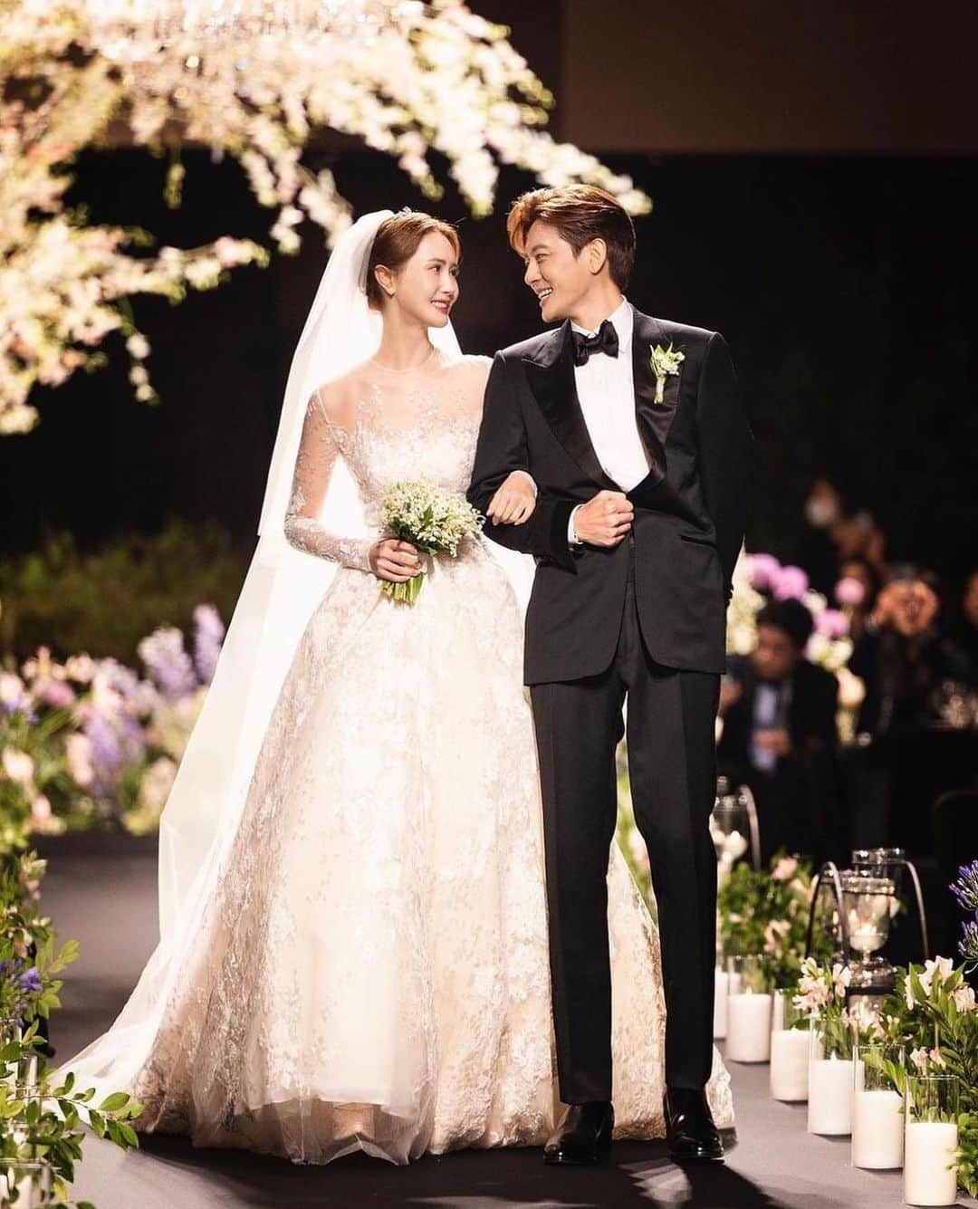 SOYOO BRIDALさんのインスタグラム写真 - (SOYOO BRIDALInstagram)「.  너무나 예쁘고 따뜻한 다해씨와 세븐씨의 웨딩을 준비할 수 있어 행복했습니다. 두분의 새로운 앞날에 축복과 기쁨이 가득하기를 진심으로 기원할게요 🎉 @leedahey4eva 🤍 @se7enofficial   [ SOYOO BRIDAL x Elie Saab ]🏷️  [ SOYOO BRIDAL x Giambattista Valli ] 🏷️ [ SOYOO BRIDAL x George Hobeika ]🏷️    #감동과즐거움이가득했던 #완벽했던결혼식 #레전드신랑입장 #천사같았던신부님 #모두의축제였던밤 ✨#이다해 #세븐 #해븐결혼식 #소유브라이덜 #꿈의엘리사브 #지암바티스타발리 #조르쥬호베이카 #신라호텔다이너스티 #2023may06 🌿」5月9日 15時03分 - soyoobridal_official