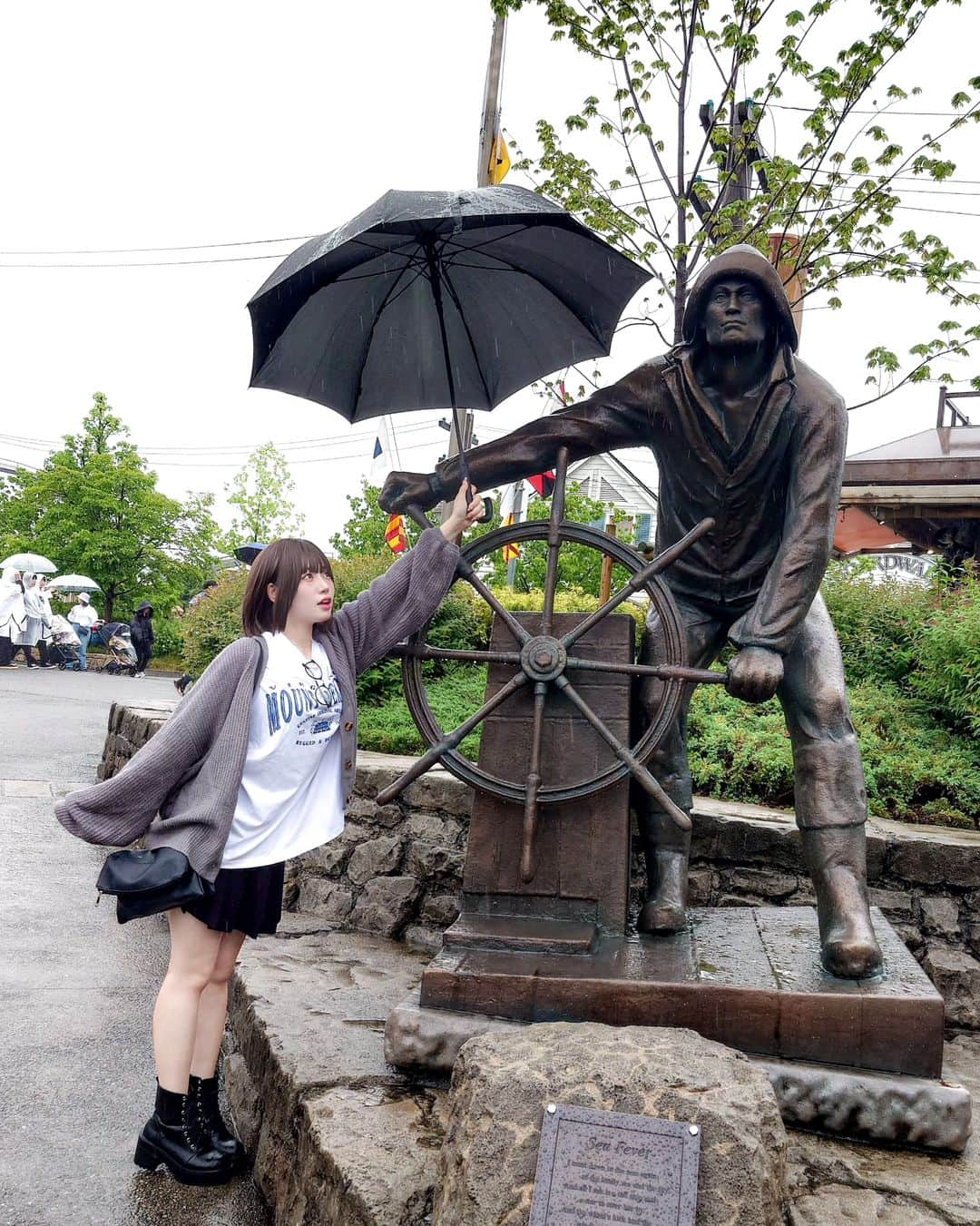 むめいさんのインスタグラム写真 - (むめいInstagram)「晴れ女なのに雨降ったー！💢⁡ ⁡⁡ ⁡でも楽しかった⁡ ⁡⁡⁡ ⁡ ⁡@universal_studios_japan ⁡ ⁡  #このあと  #ゴンチャ  #服  #こぼした  #ユニバ  #ユニバコーデ  #usj  #usjコーデ  #ボブ  #ボブヘア  #メガネ女子  #アクセサリー」5月9日 15時03分 - mumeix820