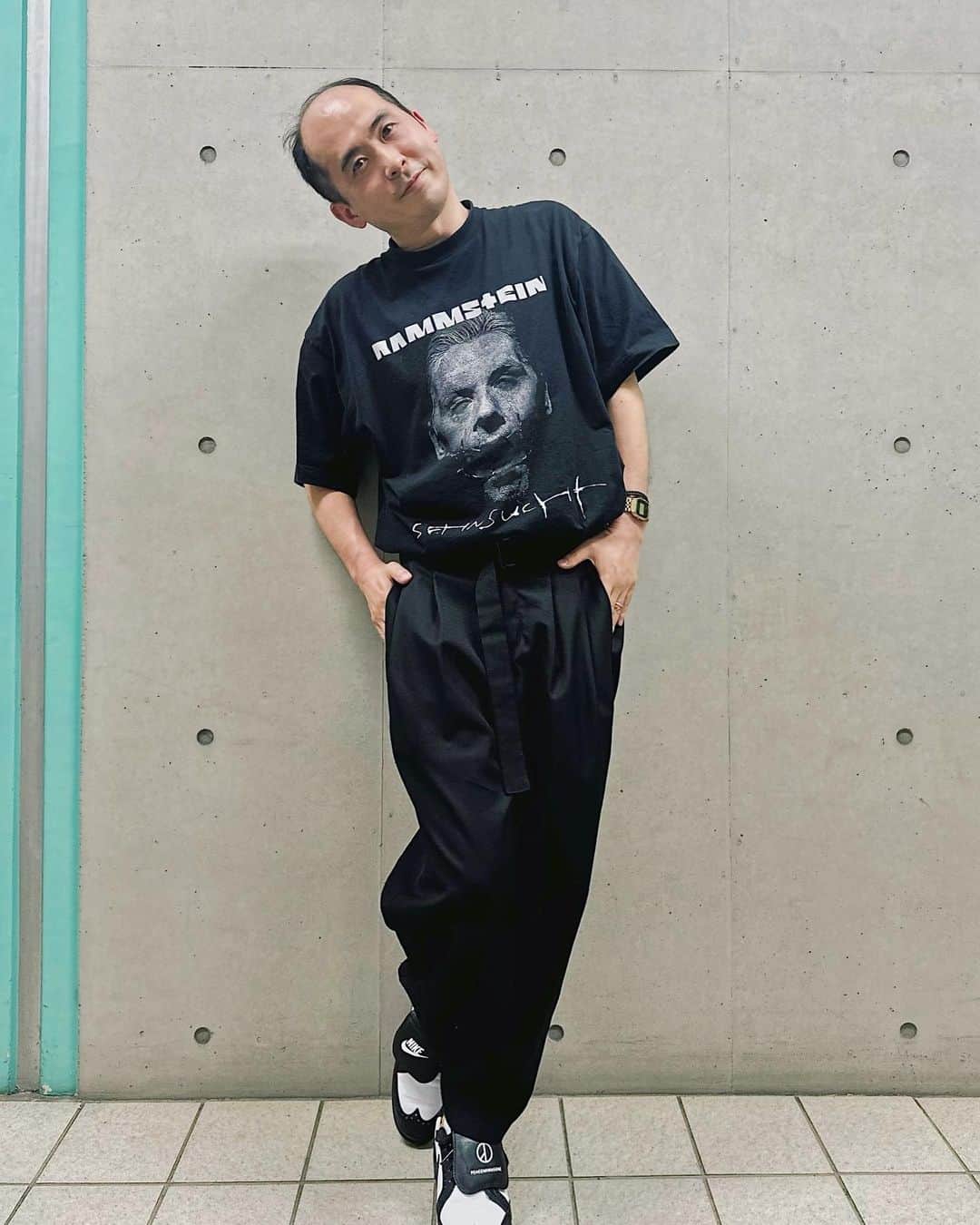 斎藤司さんのインスタグラム写真 - (斎藤司Instagram)「ジヨンの靴かっこいいなぁ、何にでも合う。  Tシャツをそんなに持ってないってことが露呈した2023夏  #gdragon #peaceminusone #ootd」5月9日 15時15分 - tsukasa_trandy