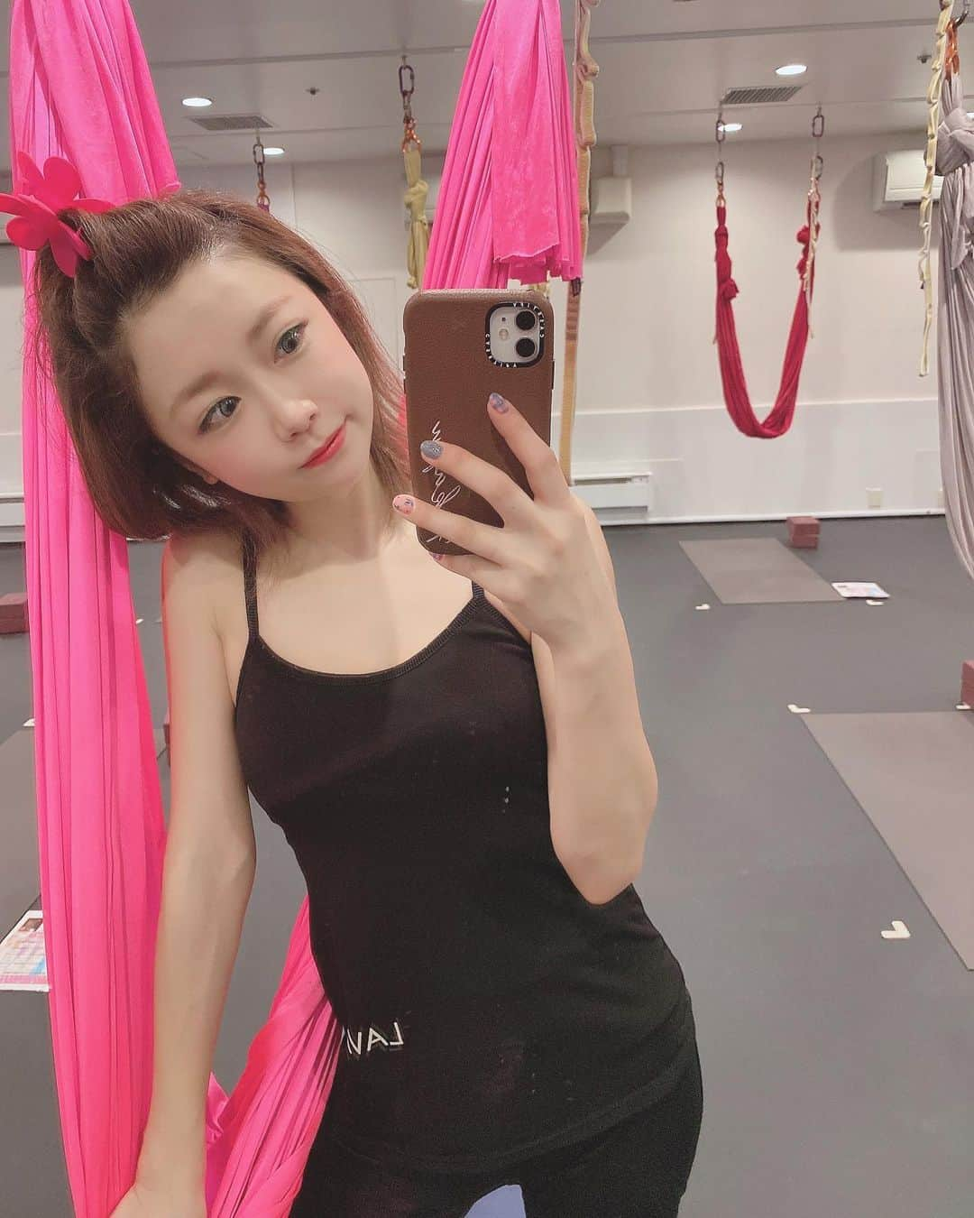 水嶋ひかるさんのインスタグラム写真 - (水嶋ひかるInstagram)「人生初めてのホットヨガ🧘🏼‍♀️🔥 旅行当日の朝から汗かいてスッキリしたぁ🥰 ゆりさんにも久しぶりに会えた👩🏻‍🤝‍👩🏼💕 . . LAVAの5月特典内容があるので載せておきます☀️ 📌体験レッスン無料 & オリジナルステッカーをプレゼント！ 📌入会すると、抽選でオリジナルラグが当たる！  . ひかぷのストーリーのリンクから無料で体験可能です🎀 体験当日マンスリーメンバーに登録すると、限定特典として商品購入時に使える3000ポイントのプレゼントがついてくるよ👛🫧 . .  #ホットヨガlava #ヨガ #ホットヨガ #ホットヨガスタジオ #ヨガレッスン#ヨガインストラクター#ヨガ女子 #ヨガのある暮らし#PR #滝汗 #期間限定 #クーポン #ダイエット #ストレス発散 #運動不足解消 #美脚 #今日は何の日 #アイスクリームの日」5月9日 15時25分 - hikapudayo