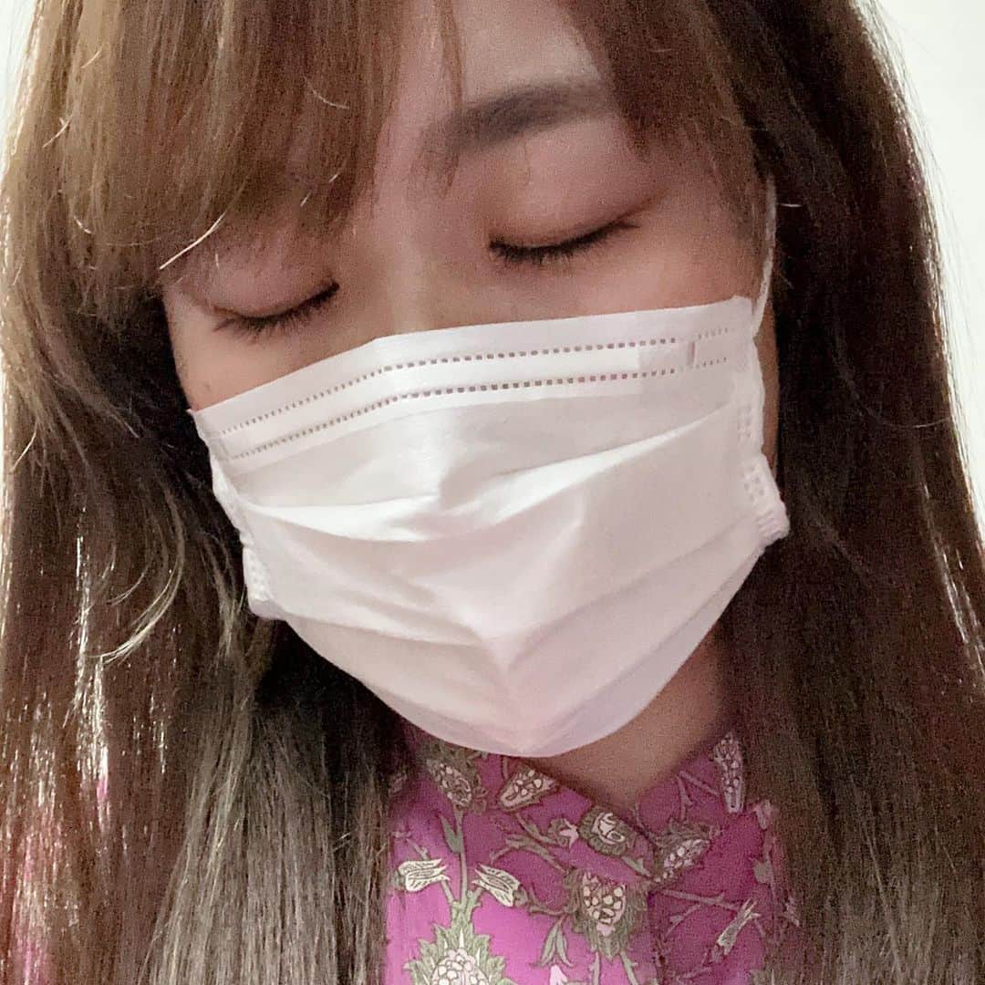 中嶋ユキノのインスタグラム：「人間ドックおわた😲‼️  バリウム先輩に、 2年ぶりにボコボコにされた🥺🤛🏻の図。  「身体にバリウム入ってきたー」感、すごかった🤢 何より、台の上でくるくる回るの毎回笑っちゃうの😂 （胃カメラはやらないことにしましたん🙅🏻‍♀️）  しかし！ 全て正常異常なし㊗️🎉  これで、思い切り歌えます🥹✨‼️  みなさんも、健診行ってね！🥹  #人間ドック #人間ドックの結果  #バリウム #バリウム検査   #中嶋ユキノ #シンガーソングライター #nakajimayukino #singersongwriter」