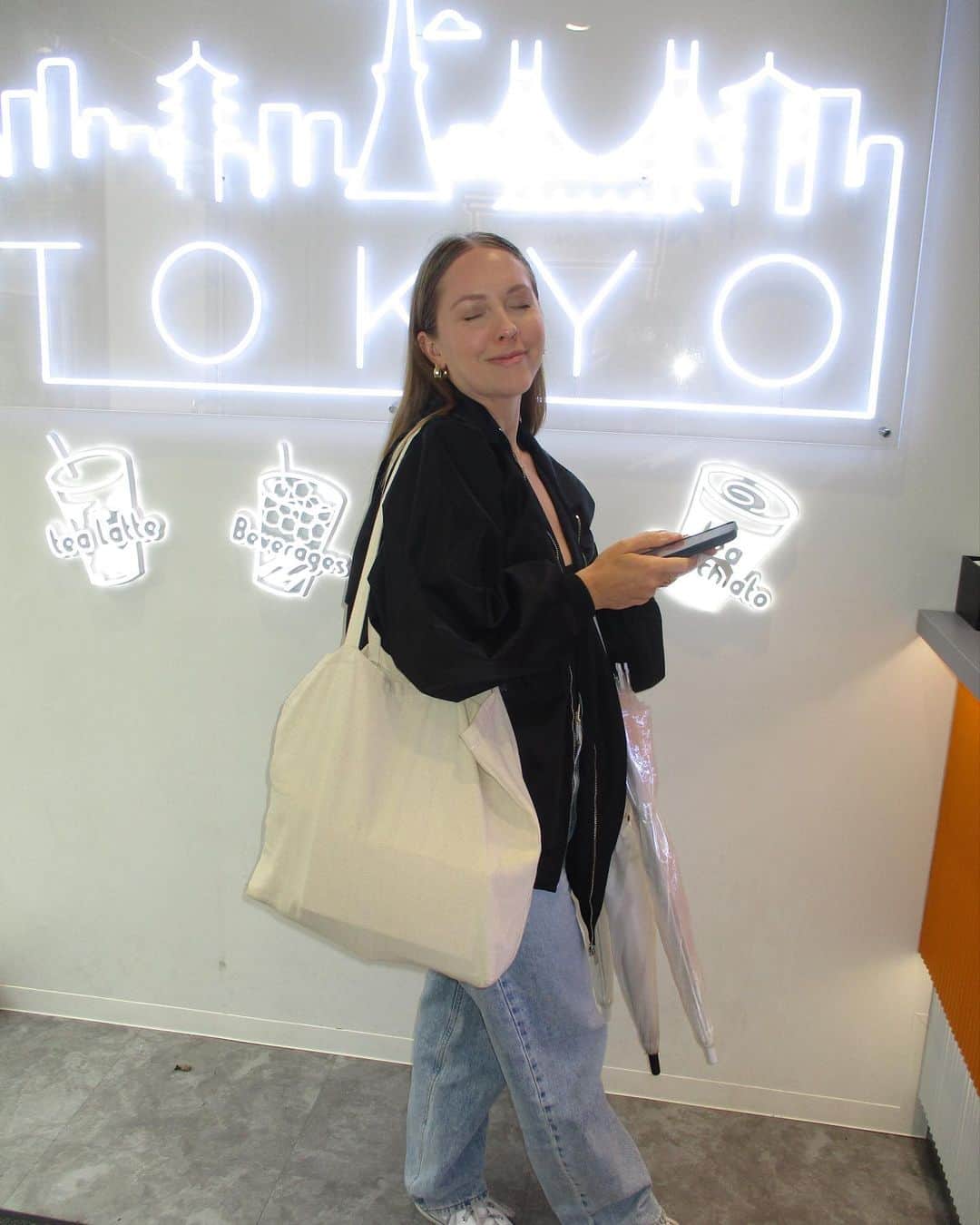 アリーシャ・マリーさんのインスタグラム写真 - (アリーシャ・マリーInstagram)「auntie lida takes japan 🇯🇵🌸🥢🍣⛩️  truly one of the best trips ever. thank you for the mems tokyo. you are a beautiful city 🫶🏻」5月10日 2時35分 - alisha