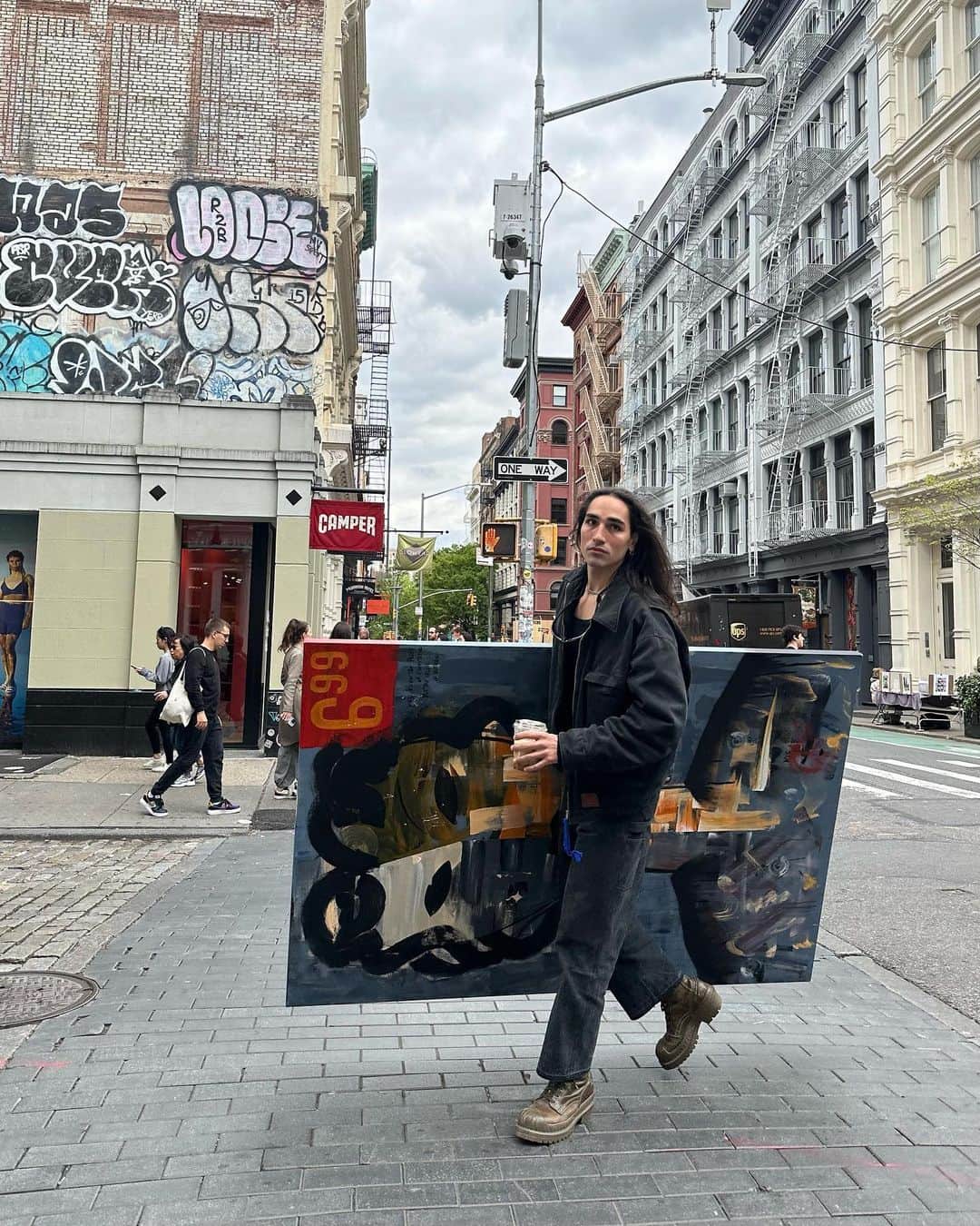 ウィリー・カルティエのインスタグラム：「YOU KNOW THE PRICE OF EVERYTHING AND THE VALUE OF NOTHING  Here is my very last painting that I called "chimère" (chimera). I painted this in honor of my come back in the city of New York after being away for four years in France building Æra Studio @aerastudi0  Thank you to all my friends in New York for having me around and making me discover the city all over again so I could be inspired for this painting.  The painting wasn’t finished when I took those pictures, so hopefully you will see the final result in a gallery somewhere in New York very soon 🤞」