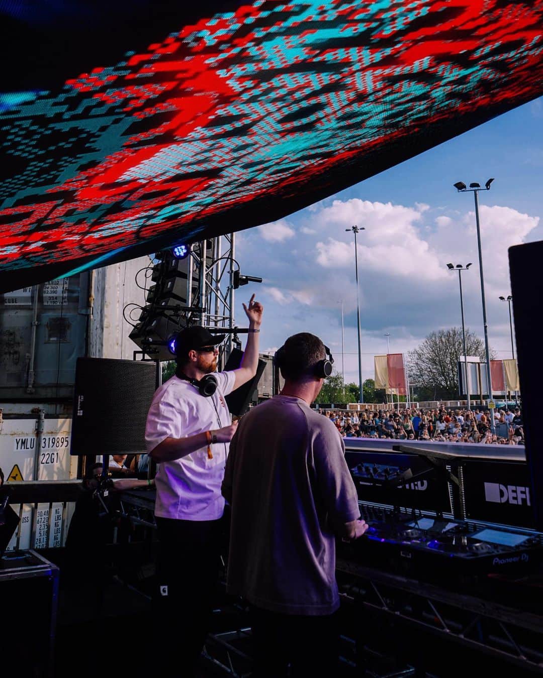 Gorgon Cityさんのインスタグラム写真 - (Gorgon CityInstagram)「Big Summer energy at Defected Leeds! Even the sun made a sneaky appearance ☀️🔥  Loved every minute, big ups to the @defectedrecords team for having us!」5月10日 2時31分 - gorgoncity