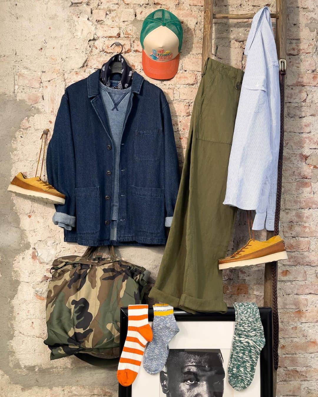 ヴィンテージ55のインスタグラム：「Outfit proposal featuring our latest cotton/linen OG Green fatigue pant & the evergreen Oxford shirt… Need more layers? Let’s add some blue indigo shades with our denim jacket and the washed indigo sweater.」