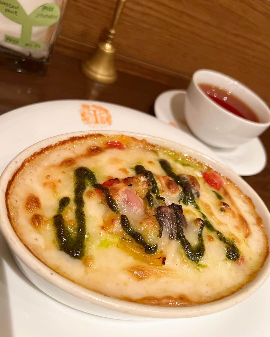 庄司ゆうこさんのインスタグラム写真 - (庄司ゆうこInstagram)「自由が丘にあるヴィーガンレストラン @tsrestaurant_jpでランチしてきたよ🌟 お肉や魚介類、卵・乳製品をいっさい使用せずに、新鮮な野菜と大豆ミートや豆乳など植物性の食材だけで美味しさにこだわったメニューばかり❣️メニューも豊富で何にしようか迷ったけど、大豆ミートのハンバーグを頂きました✨雑穀米と相性が良く、ハンバーグの味もしっかりしていてめちゃくちゃ美味しかったです🥺❤️罪悪感ないのでドリアまで頂いちゃいました😆←調子に乗って食べ過ぎた。笑 自由が丘、久しぶりに行ったけどお店もたくさんあって素敵な街だなぁ☺️ Luz自由が丘 @luz.jiyugaoka 目黒区自由が丘2-9-6　Luz自由が丘B1F #luz自由が丘 #ラズ自由が丘 #自由が丘 #自由が丘情報　#自由が丘グルメ　#自由が丘スイーツ#自由が丘カフェ#pr #自由が丘ランチ　#自由が丘散策　#東横線グルメ#大井町線グルメ　 #tsレストラン #tsレストラン自由が丘 #ヴィーガンレストラン #vegan #veganrestaurant #veganfood #jiyugaoka」5月10日 1時10分 - yuko.shoji