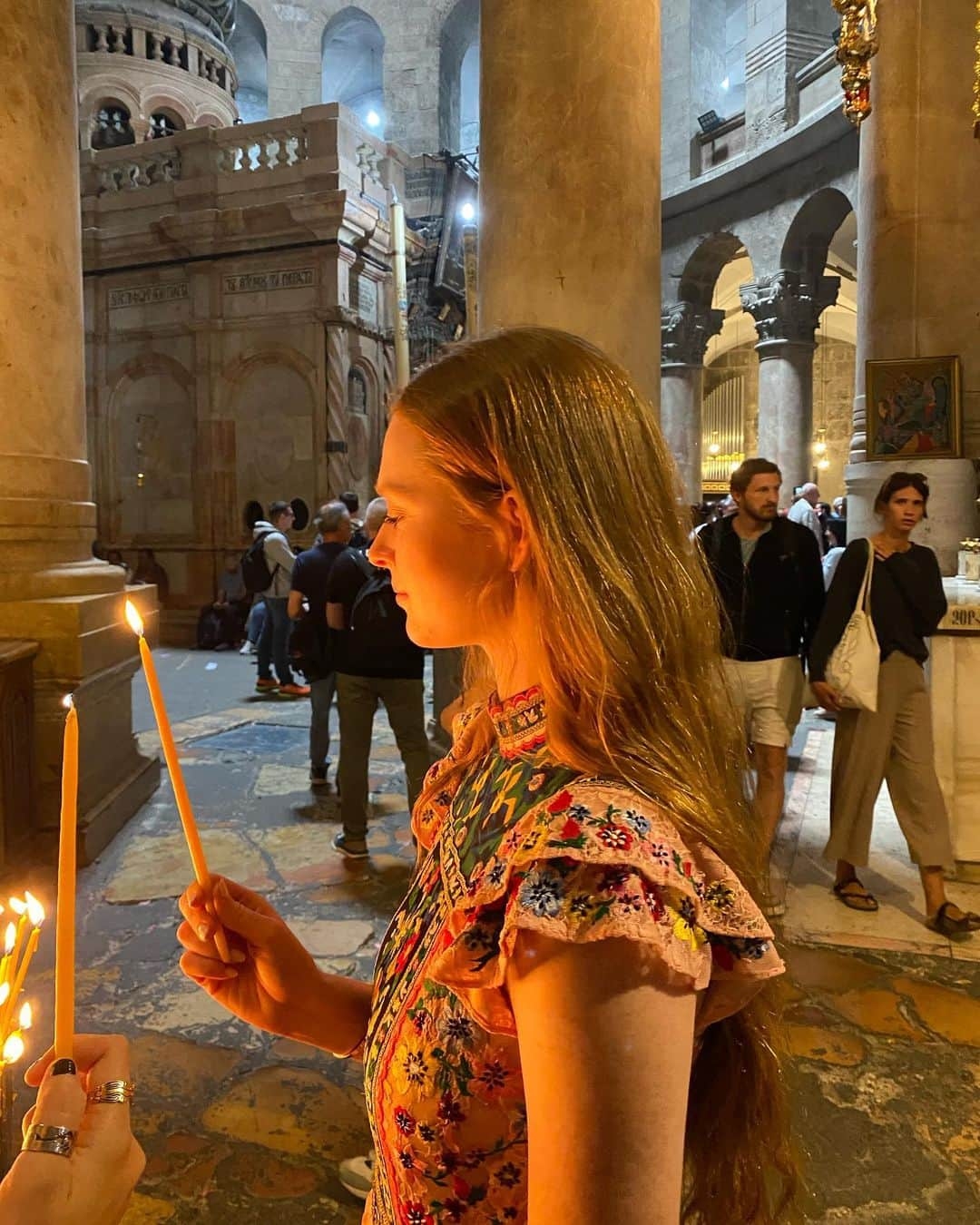 Larsen Thompsonさんのインスタグラム写真 - (Larsen ThompsonInstagram)「The holy city of Jerusalem🤍 A place where the Bible comes to life… I am overwhelmed with gratitude, joy, and hope. From the site of Calvary, touching the stone of Unction, and a prayer at the Western Wall I am spiritually filled… Thank you for this experience🙏🏼 pc: @ebanutiy」5月10日 1時23分 - larsenthompson