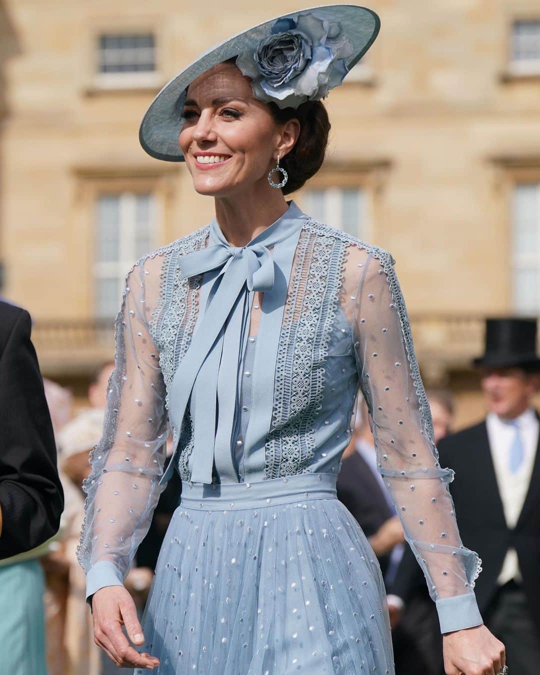 Just Jaredさんのインスタグラム写真 - (Just JaredInstagram)「Catherine, Princess of Wales is re-wearing a fan favorite look that she first introduced back in 2019! The Princess stepped out in an @eliesaabworld ensemble for the Palace Garden Party today alongside her husband Prince William in celebration of the Coronation. #KateMiddleton #PrincessCatherine #PrinceWilliam Photo: Getty」5月10日 1時32分 - justjared