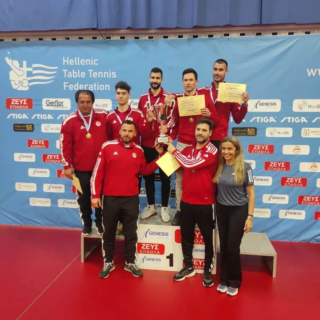 ジョアン・モンテイロのインスタグラム：「Greek Champions for the second consecutive year 🇬🇷🏓🙌🏻 Well done guys 🤜🏻🤛🏻  ΖΗΤΩ Ο ΟΛΥΜΠΙΑΚΟΣ 🔴⚪️💪🏻  #tabletennis #champions #greece #olympiakos #pireaus #team #sportlife #sportmotivation」