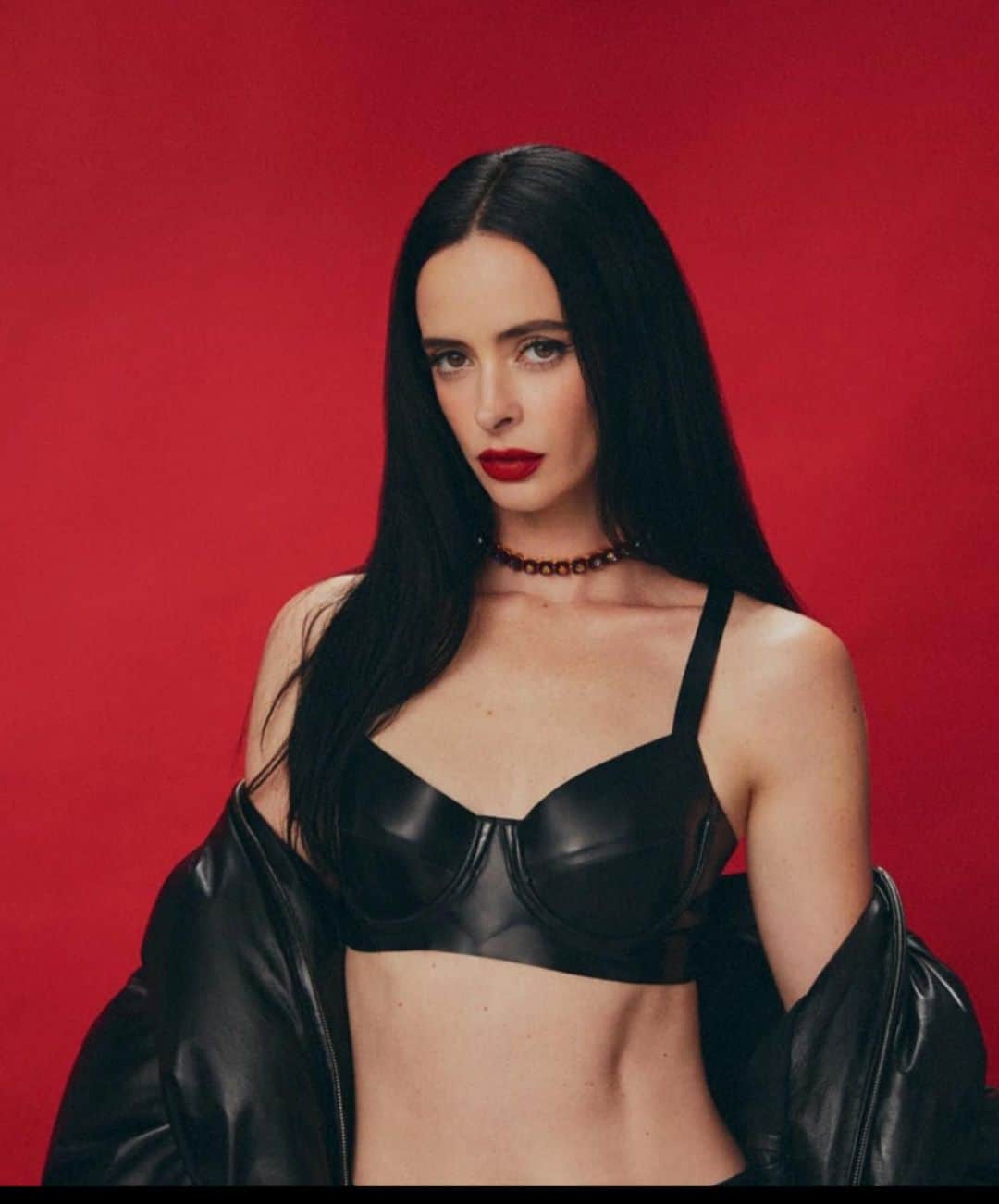クリステン・リッターのインスタグラム：「🖤🖤🖤」