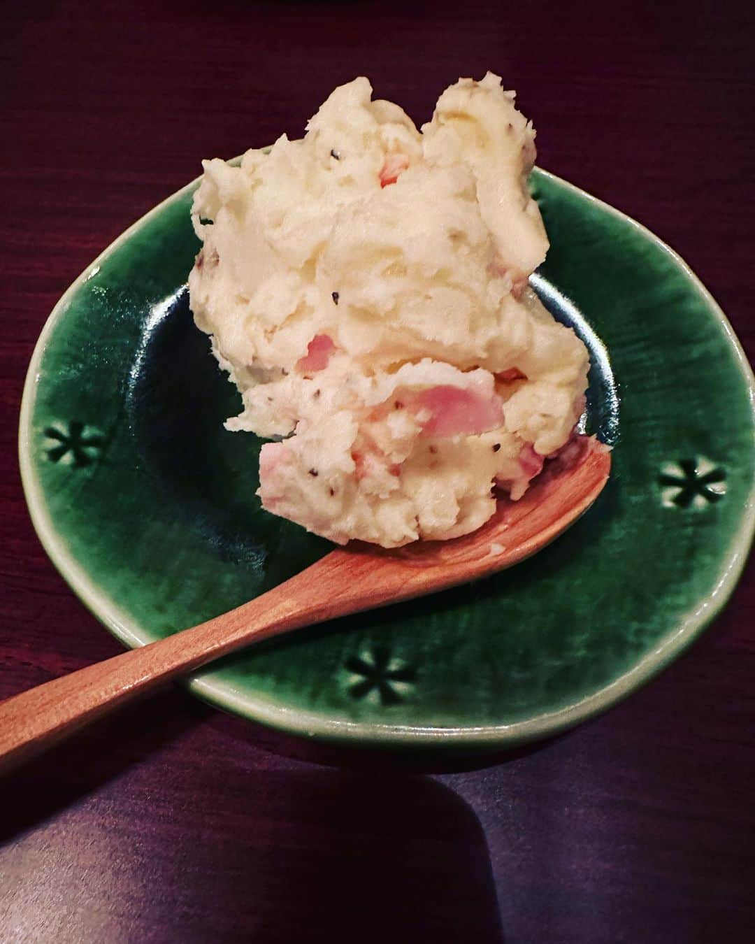 秋元康さんのインスタグラム写真 - (秋元康Instagram)「#銀座#Bar #カモメセラー  このBar、本当は「厨房酒場」らしく、食べ物がどれも、美味しいです。僕のオススメは、コンビーフサンドですが、何を食べても美味しいです。  酔っていて、すみません。」5月10日 1時54分 - yasushi6057