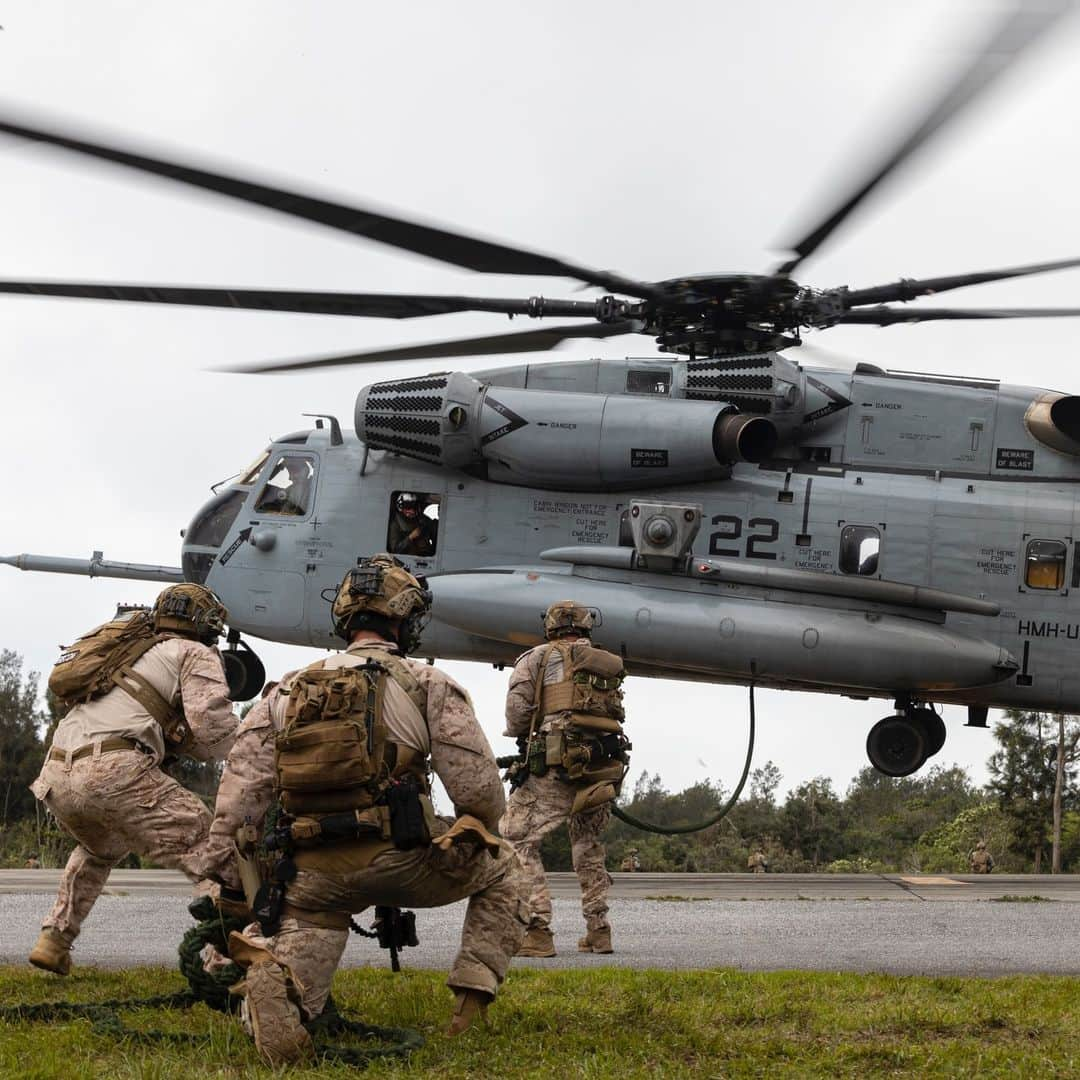 アメリカ海兵隊さんのインスタグラム写真 - (アメリカ海兵隊Instagram)「Here We Go 🚁   📍Camp Hansen, Okinawa, Japan (May 4, 2023)  #Marines and @usnavy Sailors with the @31stmeu conducts Visit, Board, Search, and Seizure (VBSS) tactics training.  The VBSS training was conducted to teach Marines and Sailors insertion methods and close quarter tactics for boarding and securing maritime vessels.   📷 (U.S. Marine Corps photo by Lance Cpl. Bridgette Rodriguez)  #USMC #EveryDomain #Military」5月10日 2時10分 - marines