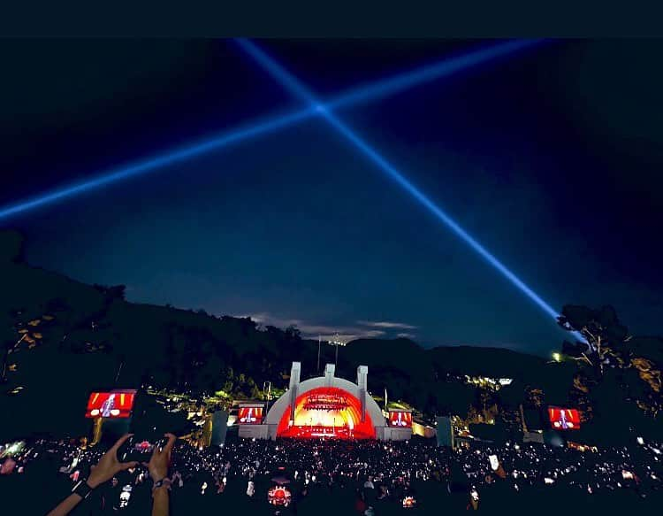 リッキー・ジャーヴェイスのインスタグラム：「That time I played a packed out Hollywood Fucking Bowl. #Armageddon」