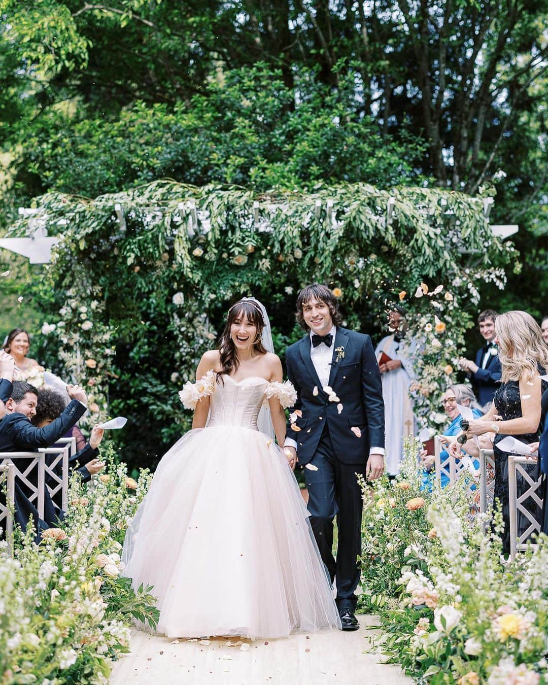 ポーター・ロビンソンさんのインスタグラム写真 - (ポーター・ロビンソンInstagram)「we got married!!!!! 🤍🤍   05/07/2023  i will love you forever.   photos: @jordanmaunder」5月10日 2時11分 - porterrobinson