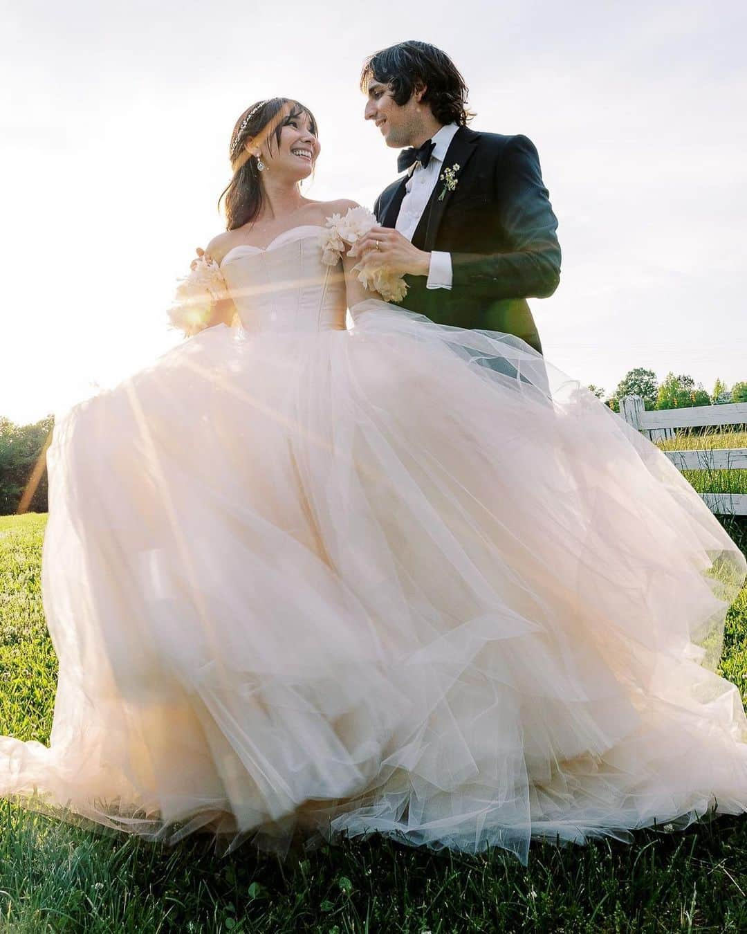 ポーター・ロビンソンさんのインスタグラム写真 - (ポーター・ロビンソンInstagram)「we got married!!!!! 🤍🤍   05/07/2023  i will love you forever.   photos: @jordanmaunder」5月10日 2時11分 - porterrobinson