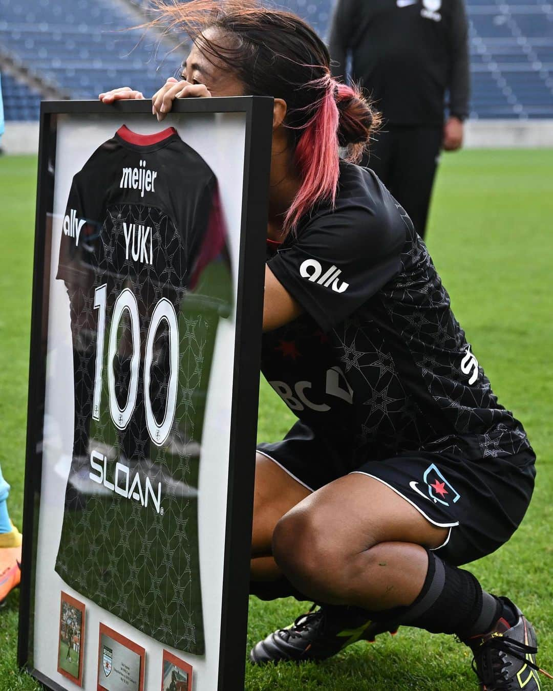 大儀見優季さんのインスタグラム写真 - (大儀見優季Instagram)「This journey started Since @alyssanaeher brought me to Chicago…   I feel that in many reasons this league @nwsl is the most toughest league to keep playing mentally and physically which I’ve ever played in my career. But it’s the most exciting to play at.   I could’ve not achieved this without club, teammate, coaches, fans and my family…Thanks y’all for supporting and helping and being involved and sharing with me!」5月10日 6時30分 - yuki_nagasato