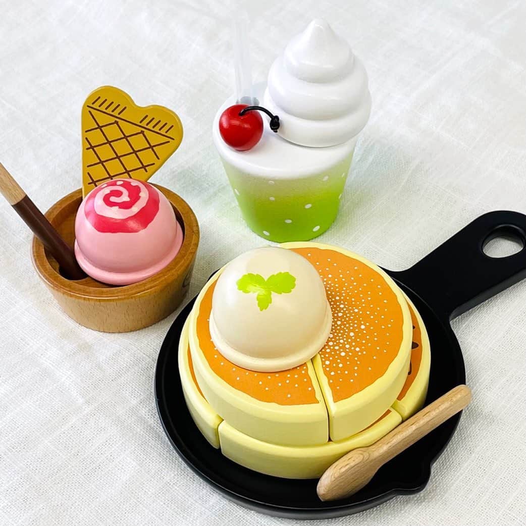 woodypuddyさんのインスタグラム写真 - (woodypuddyInstagram)「🍦本日5月9日はアイスクリームの日🍦   冷たいお菓子やジュースが美味しい季節になってきました✨ 特に人気のアイスクリーム、記念日が制定された背景にはいくつかの説があります。   🍧日本アイスクリーム協会がたくさんの人に楽しんでいただけるようにと記念事業を開催した日　  🧊日本で初めてアイスクリーム屋さんが開業した日  🍨初めてアメリカで日本人がアイスクリームを食べた日   などなど   だんだん暑くなるこの季節、冷たくて甘いアイスを味わって楽しみたいですね☀️ ・ ・ ・ 楽天＆直営本店限定！今晩からセール開催いたします🎊   🍬楽天　お買い物マラソン            https://item.rakuten.co.jp/woodypuddy/c/0000000674/   ☘️本店　GREEN SALE https://www.woodypuddy.com/f/greensale   【期間】：2023/05/09(火)20:00～2023/05/16(火) 1:59まで ※プロフィ－ルのリンク（@woodypuddy.japan）からもご覧いただけます。 ・ ・ ・  おうち遊びのおもちゃでご検討中の方、ぜひお越しください♪   #woodypuddy #ウッディプッディ #食育 #foodeducation #木育 #木のある暮らし #子供のいる暮らし #おうちあそび #おうち遊び #お家遊び #playhouse #木製 #木のおもちゃ #木製玩具 #woodentoys #木製おままごと #おままごと #1歳誕生日 #1歳誕生日プレゼント #2歳誕生日 #2歳誕生日プレゼント #3歳誕生日 #3歳誕生日プレゼント #プレゼント #出産お祝い　 #ごっこ遊び #Pretendplay #アイスクリームの日 #アイスクリーム #5月9日」5月9日 17時42分 - woodypuddy.japan