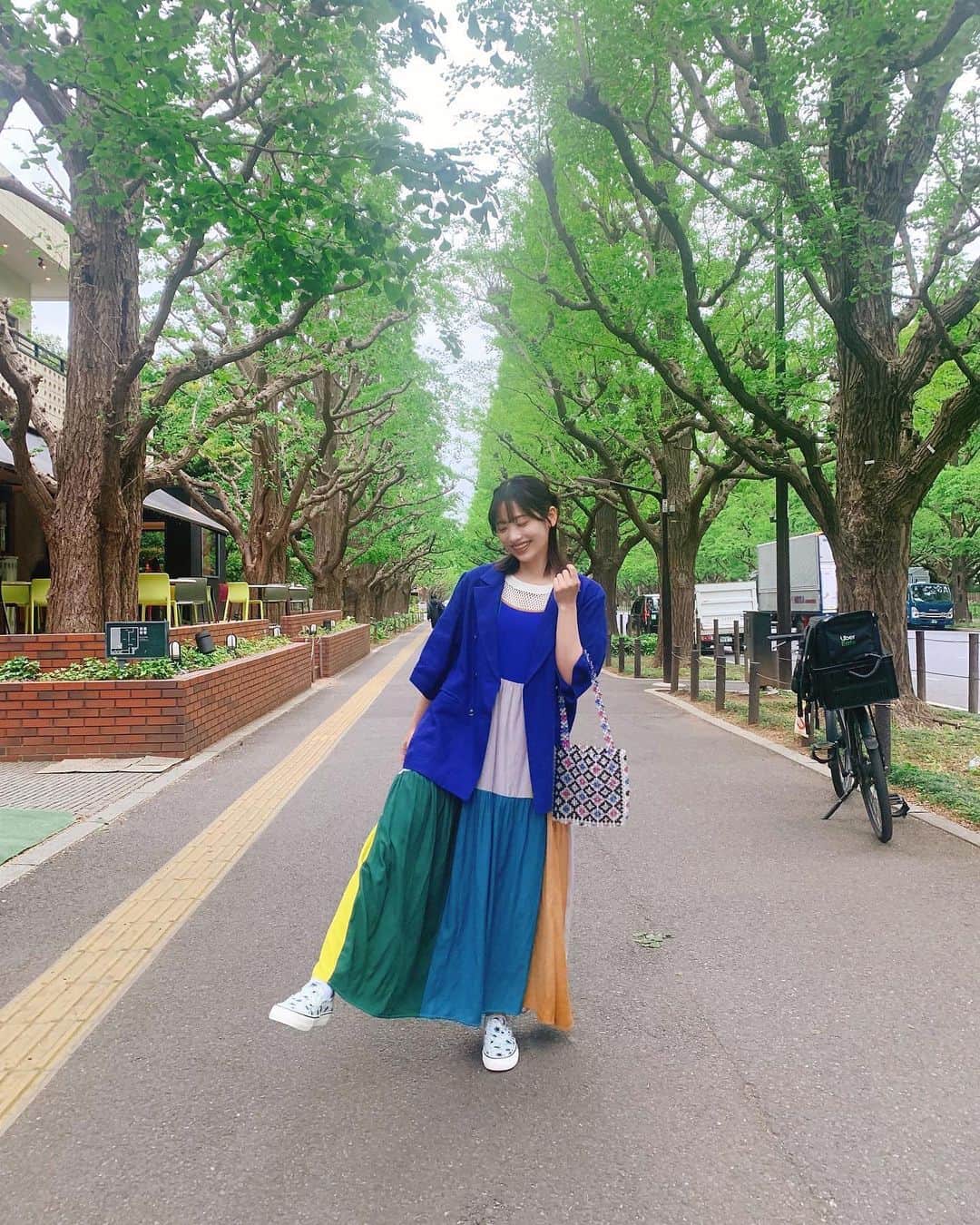 二宮芽生のインスタグラム：「🌿🌻💠🧡  毎回気分を爆上げしてくださる @uratiayara さんのコーデ😆  今回は、最近私の中でキテる @rosebud_official_  さんのお洋服でコーディネートしていただきました。  あみあみの、着てみたかったの☺︎  ｻｲｺｰ✌︎  #イタル_デザイン」
