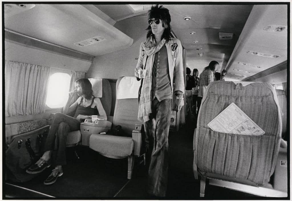 The Rolling Stonesのインスタグラム：「Keith Richards aboard the Rolling Stones plane, 1972 with Nicky Hopkins. ✈️ 👅   📸: Annie Leibovitz  @officialkeef #therollingstones #keithrichards #1970s」