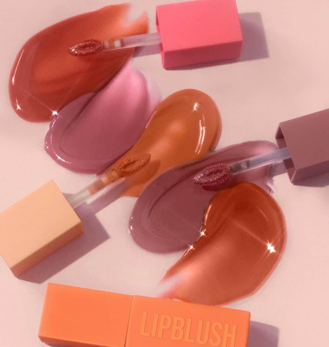 Huda Kattanさんのインスタグラム写真 - (Huda KattanInstagram)「LIP BLUSH is HEREEEE!!! 🎉🎉 The formula is hydrating, SOOOO comfy & it stays on ALL DAY! #launchingMay9 at @sephora  🫦 Available in 5 gorgeous shades (Peachy Kiss, Apricot Kiss, Coral Kiss, Rosy Kiss, Berry Kiss) 🫦 Use on your lips & cheeks 🫦 Totally kiss-proof (8-hour wear!)  #lipblush #hudabeautylipblush #lipstain #cheekstain」5月9日 17時51分 - hudabeauty