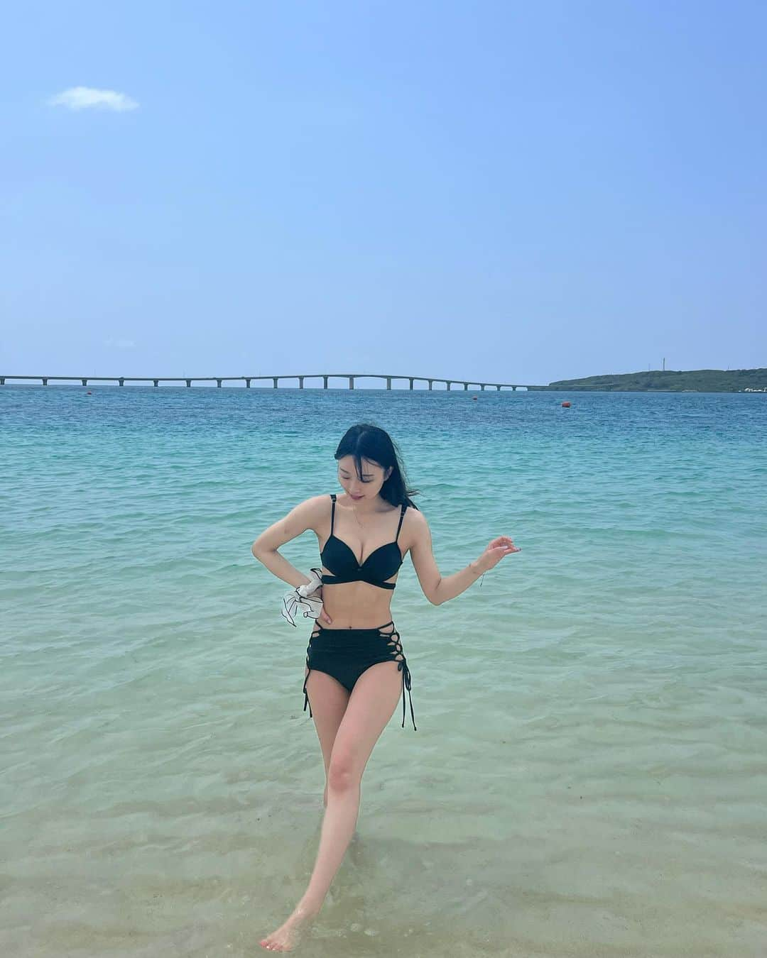 水澤彩佳さんのインスタグラム写真 - (水澤彩佳Instagram)「⁡ ⁡ ⁡ 宮古島の海綺麗すぎた、、🐋🐢 ⁡ 写真と動画選べないから たくさん載せていいーー？？ ⁡ ⁡ ⁡ ⁡ ⁡ #宮古島ビーチ #沖縄ビーチ #宮古島旅行 #宮古島観光 #沖縄観光 #沖縄旅行 #与那覇浜ビーチ #与那覇浜 #水着コーデ #プチプラ水着」5月9日 17時56分 - m_i_zun