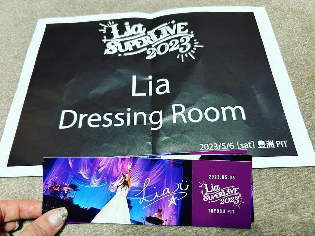 Liaさんのインスタグラム写真 - (LiaInstagram)「楽屋前のコレコレ❗️これの前で白ドレスで写真撮りたかったな〜😭😭😭 なので、今回はお持ち帰りしました😆 #楽屋 #backstage」5月9日 17時57分 - lia_vocalist