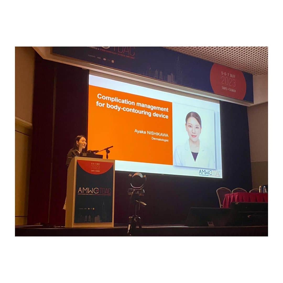 西川礼華のインスタグラム：「AMWC Asia-TSAC 2023に参加してまいりました。痩身機器の合併症マネジメントについて抄録を提出し採択いただきましたので発表してまいりました。Chao-Chin Wang先生とのセッションとのことで光栄です。 文献的には「ごく稀な」合併症であっても、症例数の多い我々の施設にとってはその管理が非常に重要となります。症例を提示しながら予防や治療法について文献学的考察も交えて話しました。 今回の学会は、どのセッションもテーマや演者選定が興味深く。国際学会ならではのメーカーや業者さんに遠慮せず本音を話す雰囲気と、それでいて丁寧な議論の進行と、素晴らしい学会だなと思いました。そして、このような国際学会で今後も活躍することは、最新で正しい情報をもとにSBCグループ全体の美容皮膚科治療戦略を考えることに直結してくると信じております。 たくさん学んで、たくさん台湾料理も食べてきました。本日から怒涛の診療と会議と学会出張ラッシュ頑張ります！ #AMWCasia #AMWCasia2023 #美容皮膚科  #西川礼華  #ayakanishikawa  #湘南美容クリニック」