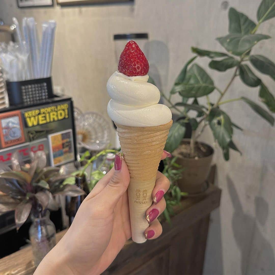 栗田楓のインスタグラム：「かわいいソフトクリーム🍦💖  #ソフトクリーム #名古屋カフェ #カフェ好きな人と繋がりたい」