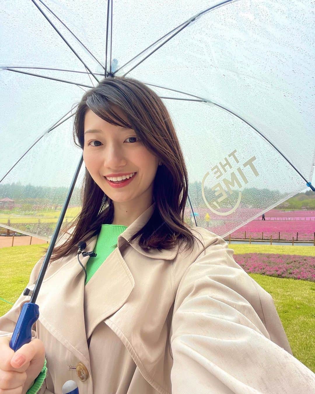 TBSアナウンサー公式さんのインスタグラム写真 - (TBSアナウンサー公式Instagram)「入社2年目を迎えました、吉村恵里子です！  先日THE TIME,のロケで山梨県河口湖に行ってきました！🗻🌸  初めての河口湖でワクワクだったのですが、 あいにくの雨で富士山は見られず…。☔️  ですが雨に濡れた芝桜が見頃を迎えており、 とっても綺麗でした。  この写真は富士本栖湖リゾートの近くの店舗で食べた野菜のブーケです。  一人暮らしで野菜不足気味の私にとっては、ウサギの気持ちになるほどのボリュームでした。  美味しかったです🥕🥒🍅  #tbs #アナグラム #吉村恵里子 #アナウンサー」5月9日 18時04分 - tbs_annogram