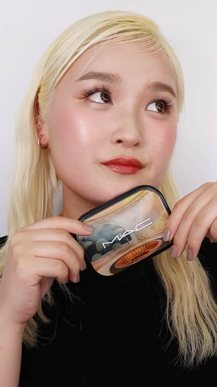 M∙A∙C Cosmetics Japanのインスタグラム：「How to動画🎥 #甜妹メイク 新作アイシャドウパレット #MACコネクトインカラー でふんわり甘いキュートメイク🧡✨  【使用アイテム】 🆕コネクト イン カラー アイシャドウ パレット x 6: ブロンズ インフルエンス  ・ラスターガラス リップスティック: ピー ディー エー  ・エクストラ ディメンション ブラッシュ: ジャスト ア ピンチ  ・M·A·C プレップ プライム 24 アワー エクステンド アイ ベース  ・M･A･C プレップ プライム リップ  今なら、対象製品を含む税込11,000円以上のお買い上げで、｢4in1 メイクブラシ｣をプレゼント🎁 (数量限定なくなり次第終了) 【対象店舗・対象製品】 ■M·A·C カウンター全店舗 :アイシャドウパレット全製品 ■M·A·C 公式オンラインショップ : コネクト イン カラー アイシャドウ パレット x 6　全4種、 コネクト イン カラー アイシャドウ パレット x 12　全3種 ※コネクト イン カラー アイシャドウ パレット以外のアイパレットは、プレゼント対象外となります  #MACCONNECTINCOLOUR #次世代アイパレット #MACアイシャドウ」