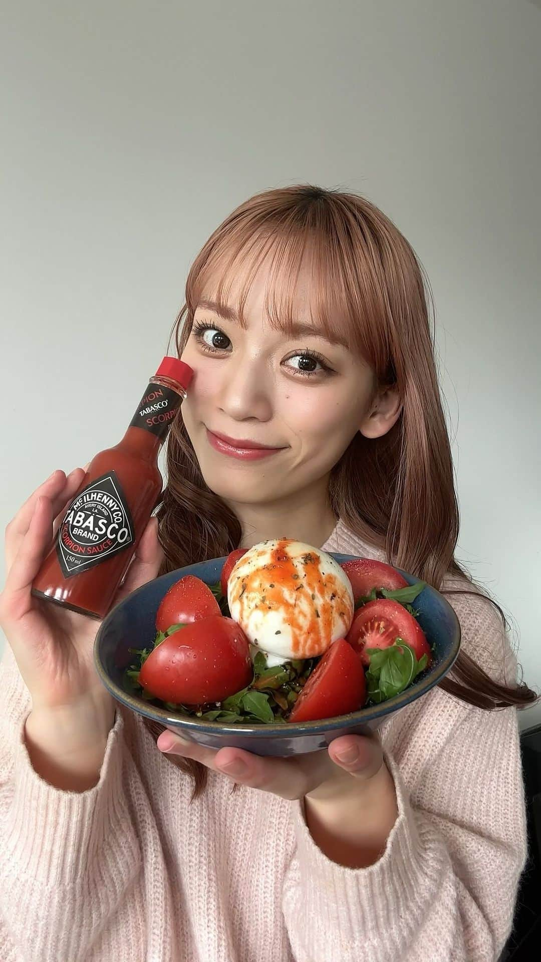 由布菜月のインスタグラム：「TABASCO®ソースを使った簡単おつまみレシピ！火を使わず誰でも簡単に作れるのでぜひ作ってみてね☺️  #タバスコ #TABASCO #TABASCO簡単おつまみレシピ #毎日に元気をかける #lightthingsup #PR @tabascojapan」