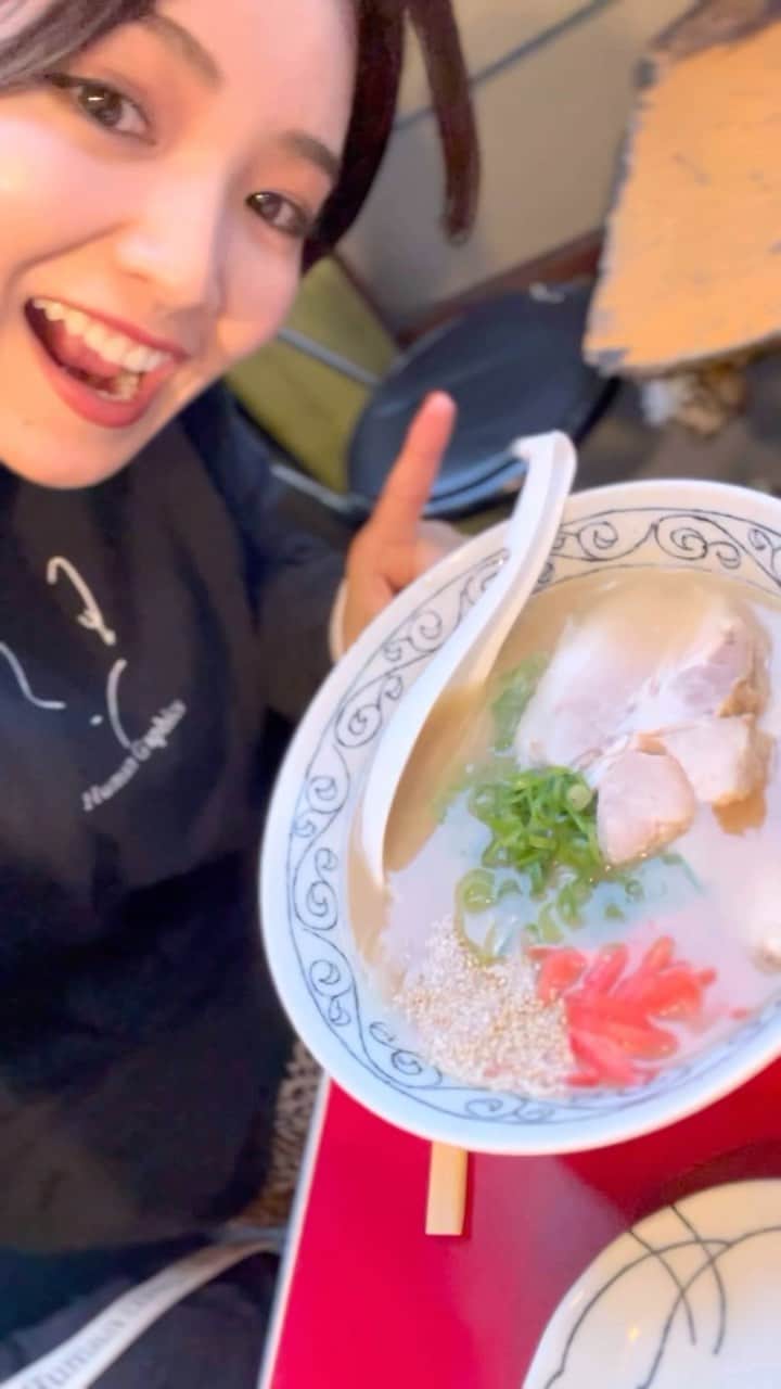 富久美玲のインスタグラム：「屋台の博多ラーメンデビュー🍜🍥」