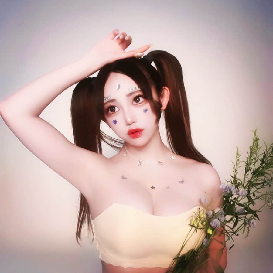 ちゃんもも◎のインスタグラム：「世界観を貫くことに意味があります🙏🪐」
