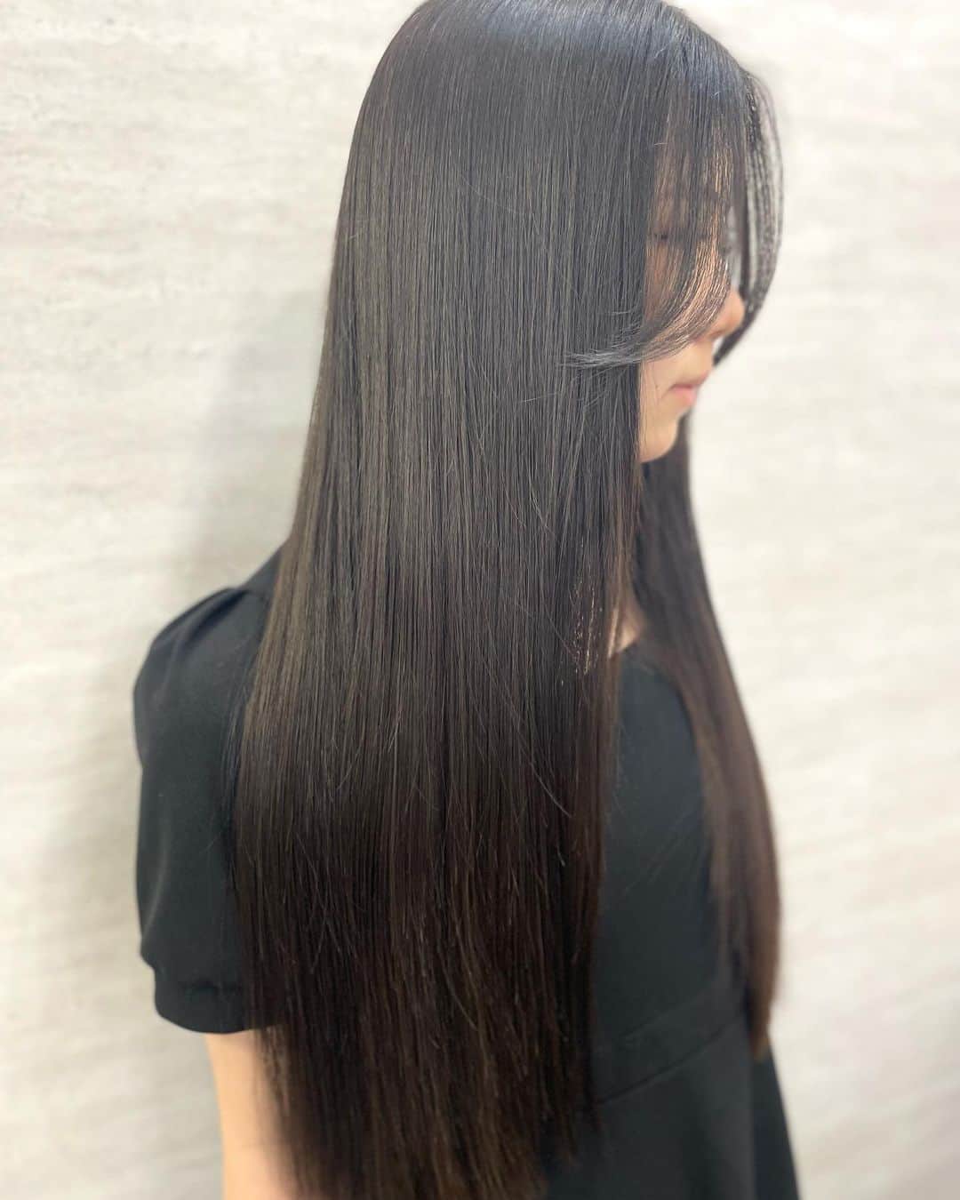 salon PRATiNO(サロンプラチノ)のインスタグラム：「. 梅雨前にストレートパーマ・縮毛矯正のお客様が増えています🧡  ジメジメする季節になる前に 髪の毛のクセを抑えて艶サラにしたい方 ぜひお待ちしております♪  #hair#pratino#clavis#ハイトーン#韓国ヘア#デジパ#縮毛矯正#名古屋美容院#栄美容院#ショートカット#ウルフカット#透明感カラー#クラビス#酸熱トリートメント#ダメージ毛#ヘアサロン#女性スタッフのみ#初めてのブリーチ#白髪染め#ペールカラー#エクステ#シールエクステ#ヘアメ#アイブロウ#メンズアイブロウ#メイク#ファイバープレックス#スタッフ募集」
