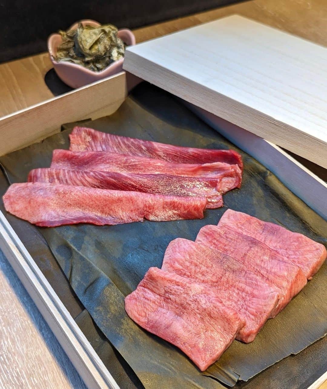 大見さなえさんのインスタグラム写真 - (大見さなえInstagram)「期間限定！焼肉コラボコース🐃🥩🔥 恵比寿 焼肉よいん×たべめぐみの 2ヶ月間限定のコラボコース始まります！！ 5月15日(月)〜7月14日(土) ⁡ 【恵コース】 9,900円(税込) ⁡ お肉尽くしのコース！ 昆布〆牛タン、卵黄をお肉で巻いたらんら巻き お肉×たくあんの釜飯など🍚 新感覚で食べてみたい！お料理を考案しました✨ ⁡ ユッケには福岡出身で同じ地元の 糸島"つまんでご卵"を使用🍳 食いしん坊さんにはカツサンド倍盛りがオススメ🥪 ⁡ テンション上がるような見た目と味わいの焼肉を 1人でも多くの人に体験してもらえると嬉しいです☺️💓 ⁡ 恵コース📝 •前菜3種盛り •粗とろユッケ　〜つまんでご卵〜 •昆布〆牛タン2種 •らんらん巻き •よいん特選カツサンド 〜ホースラディッシュかけ〜 ☆＋1,100円(税込)でカツサンド倍盛り可能 •和牛希少部位 2種 •肉タク釜飯(土鍋) ☆＋550円でいくら追加可能 •本日のデザート ーーーーーーーーーーーーーーーーーーーーーー エリア　　恵比寿 営業時間　17:00～24:00 　　　　　日曜営業 予約方法　食べログネット予約か 　　　　　電話で"恵コース"とお伝えください✨ (前日までだとご用意しやすいです！) ーーーーーーーーーーーーーーーーーーーーーー ⁡ 【粗とろユッケ 〜つまんでご卵〜】 粗めのゴロッとした食べ応えと、細かくとろける2種のコンビネーションを楽しめるユッケ。 ⁡ 卵は福岡糸島の"つまんでご卵"を使用しており 指でつまめるほどの鮮度の良さと濃厚な味わい。 ⁡ 【昆布〆牛タン】 昆布の上で寝かせたタンは旨味たっぷり！ さらにおぼろ昆布をのせて。 噛むほどに凝縮した旨味がじわじわ溢れ出してくる。 ⁡ 【らんらん巻き】 卵黄をお肉で巻いた見た目も可愛い一品！ サッと焼いて中から黄身がトロッととろけ出す味わいがたまらない。 ⁡ 【よいん特選カツサンド 〜ホースラディッシュかけ〜】 肉厚なうちもも肉に、 白味噌を使用した甘みとコクのある自家製ソース✨ しっとりもちもち食感のパンと一緒に！ ⁡ 仕上げにホースラディッシュを降らせて完成。 辛さは控えめなので、たっぷりつけて鼻から抜ける風味を楽しむのもおすすめ！ ⁡ 【肉タク釜飯(土鍋)】 お肉×たくあん！ 牛肉の濃厚な旨味に、たくあんの爽やかな酸味と歯応えがクセになる。 ⁡ お米はつや姫。口当たりや粘り気のバランスが良く、 甘い玉子焼きや、鮮やかなスナップエンドウとも相性抜群。 ーーーーーーーーーーーーーーーーーーーーー #焼肉よいん #コラボコース #恵コース #恵比寿焼肉 #たべめぐみコラボコース #めぐログ_恵比寿 #めぐログ_焼肉 #期間限定グルメ #恵比寿 #映えグルメ #らんらん巻き」5月9日 18時28分 - tabe_megumi