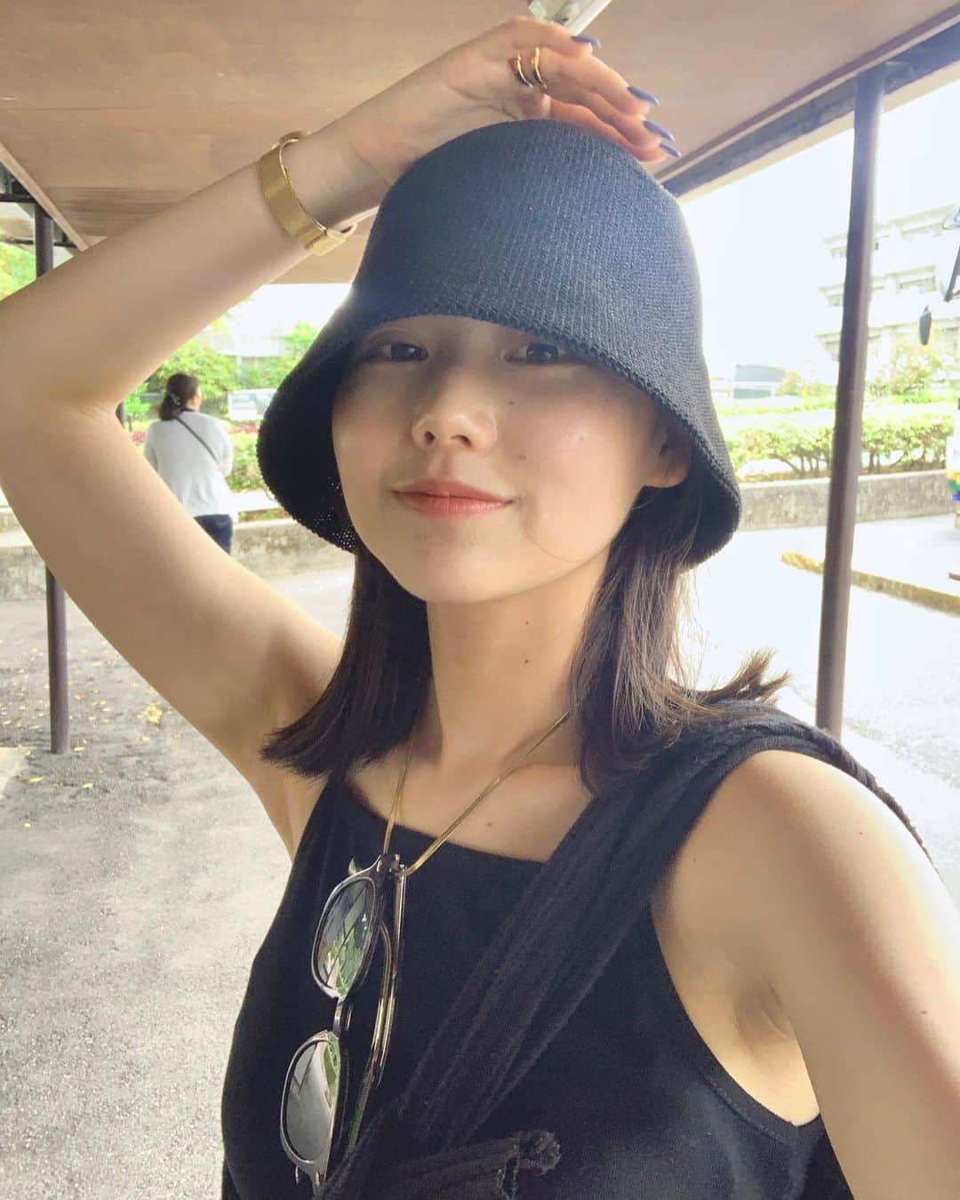 のインスタグラム：「. 4日間ずっと晴れ☀️ 暑かったけど有意義でした . . 砂で画質とんでもないことになってる  #gw旅行 #gw #家族旅行 #沖縄 #竹富島 #水牛車」
