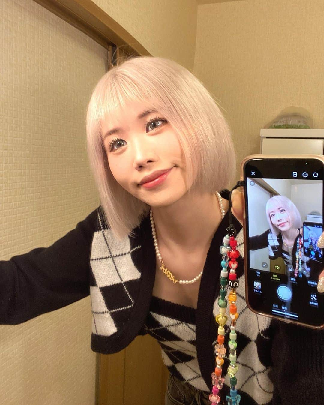 あいなんのインスタグラム：「iPhoneカメラ盛れる〜📸🩷  ネックレスは 名前入りオーダーメイドで アクセサリー作れるとか中々ないから 可愛すぎる🫨🩷🩷」