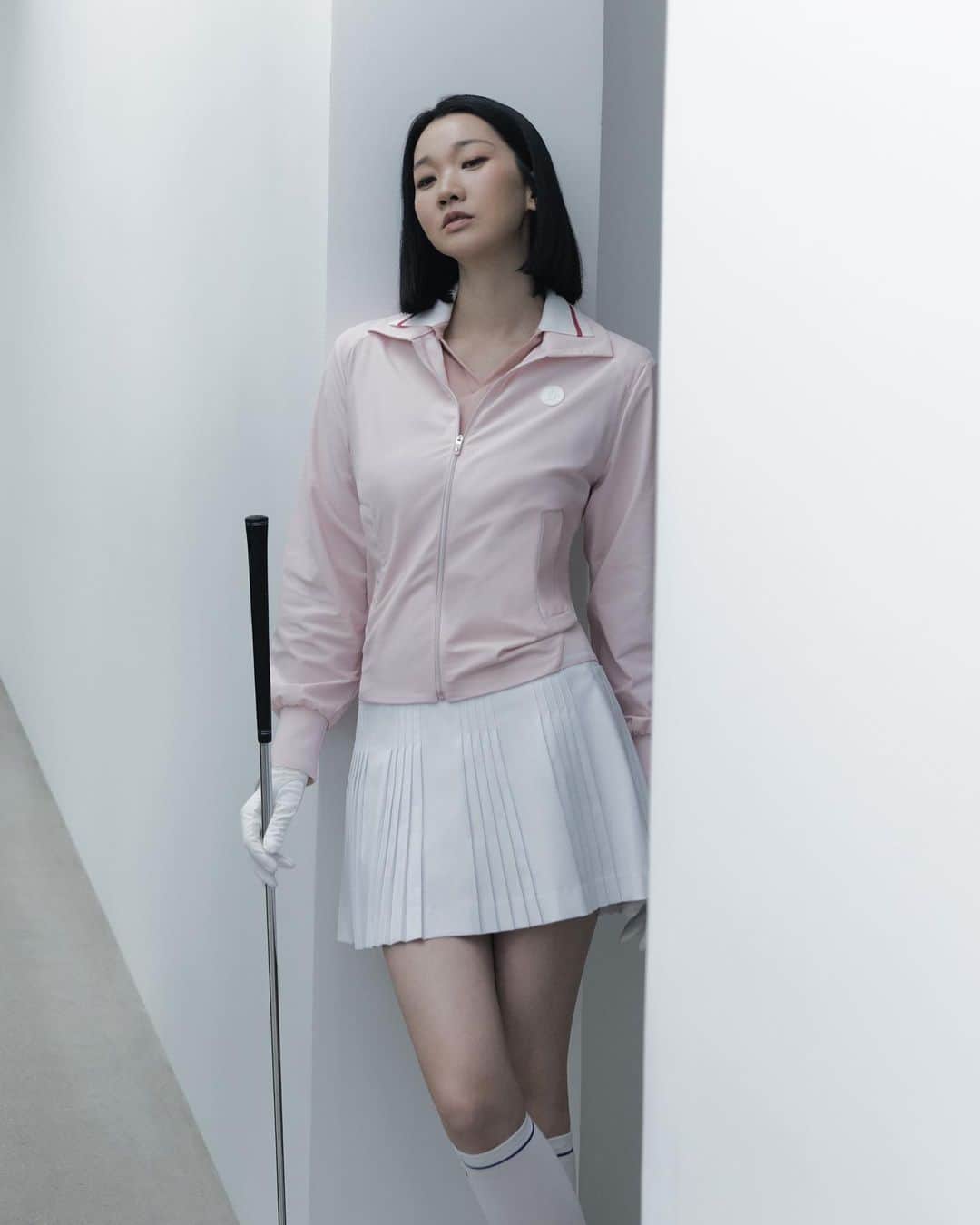 チャン・ユンジュのインスタグラム：「이번 시즌 먼싱웨어 쫌 이뻐요 !!!!!  @munsingwear.kr 💖🌸  photographer 김희준 @kimheejune hair 조소희 @soheecho83 make up 이나겸 @nakyeum styling 최자영 @jaryoungchoi @oto9official」
