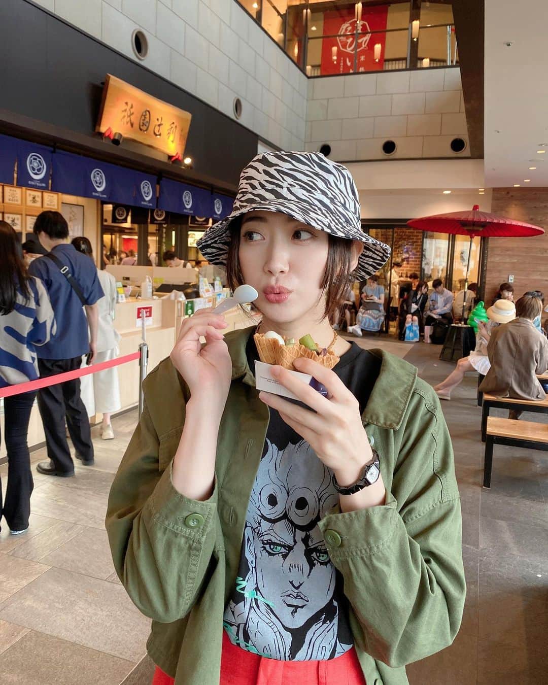 MIAKAさんのインスタグラム写真 - (MIAKAInstagram)「GWは食べまくってたな…笑 ・ ・ ・ 👕#ジョルノジョバーナ  #こんな爽やかに写真を撮ってるが #GW激混みで #食事まで全然ありつけず #ほんとは萎えているという写真w #食欲がある事は良いことです #食べることが幸せ #姫カット」5月9日 18時40分 - miaka.jp