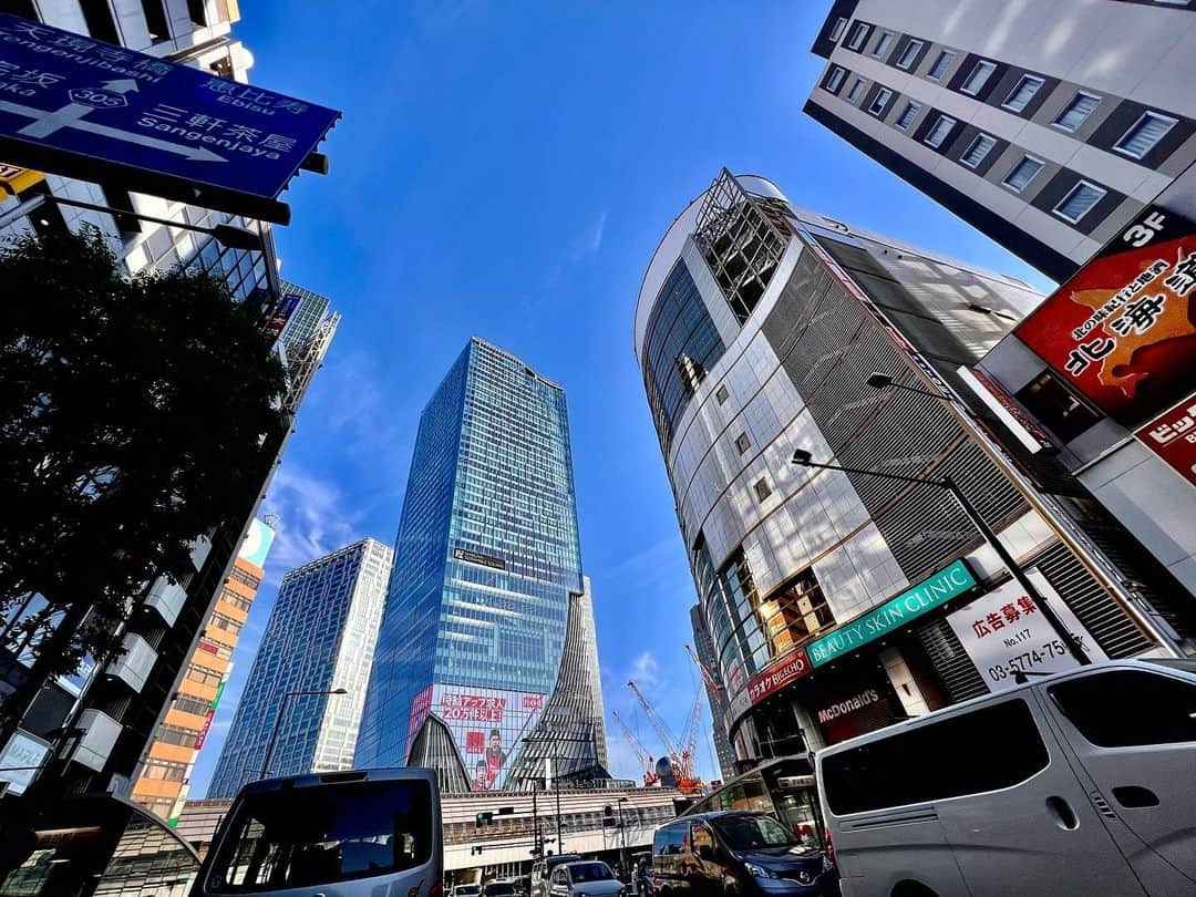 のインスタグラム：「2023.05.09…ア〜乱杭歯の街“渋谷”はバラバラだ〜。まっ繁華街ってなこんなもん？何だかなぁ… #tatsuowatanabe」