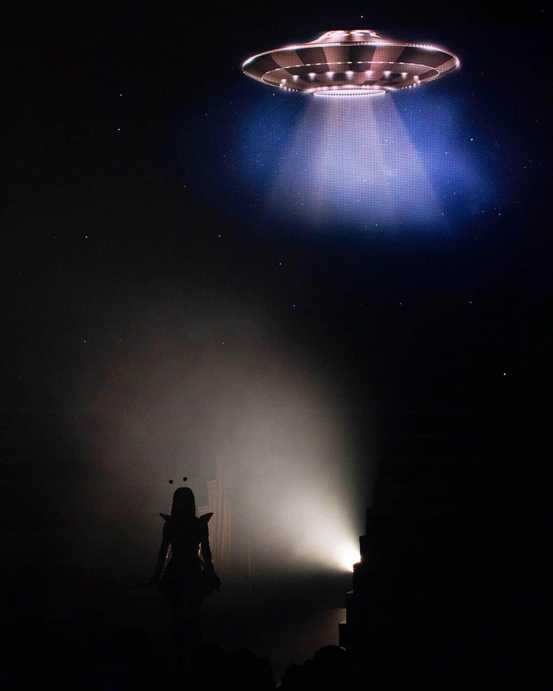 渋谷凪咲さんのインスタグラム写真 - (渋谷凪咲Instagram)「宇宙人になりました👽🛸💫  そしてライブ中は、やけに歯の風通しがいいなあと思っていたら、私はこんなにもずーっと口を開けて笑っていたんですね💦（笑）そりゃ風通しもいいはずです☺️（笑）  #納得 #NMB48LIVE2023 #カメコ席からファンの皆さんが撮って下さったお写真です！ #ありがとうございます♡ #ライブは見逃し配信もあります！ #詳しくはプロフィールの #NMB48 #の所にまとめてあります♡ #夢中人 #NMB48 #渋谷凪咲 #よかったら♪」5月9日 18時48分 - nagisa_nikoniko